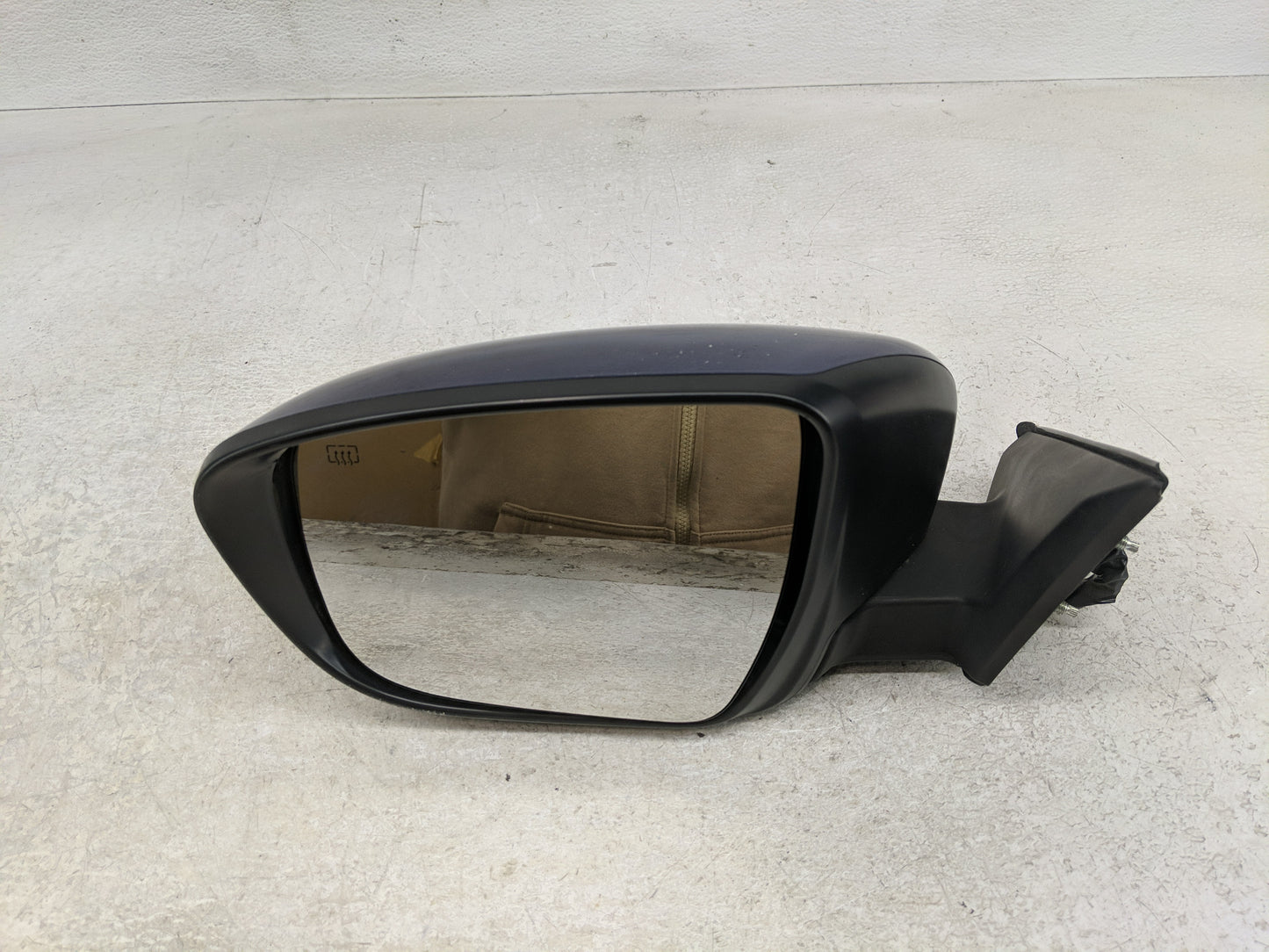 2017-2020 Nissan Rogue Driver Side View Mirror - Left Door Mirror OEM Used - Oemusedautoparts1.com