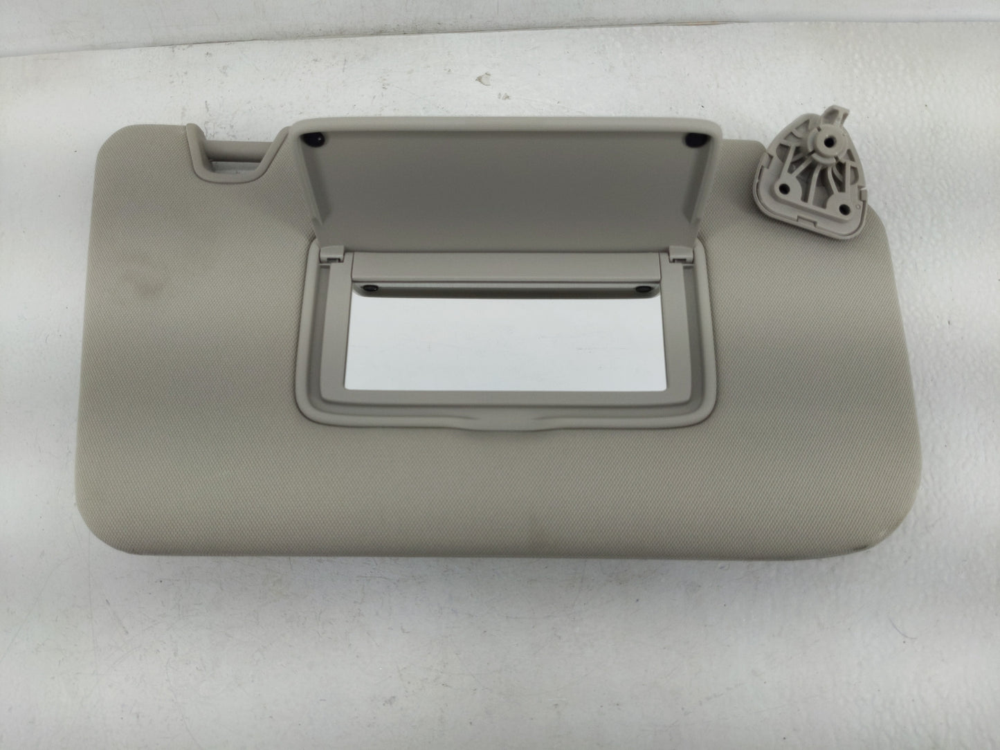 2018-2020 Nissan Rogue Sun Visor Shade Replacement Passenger Right Mirror Fits Fits 2018 2019 2020 OEM Used Auto Parts - Oem