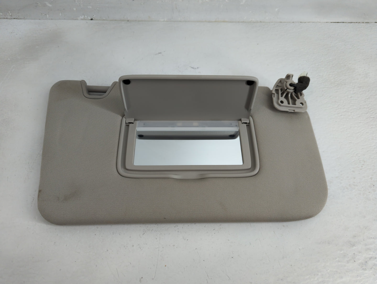 2018-2020 Nissan Rogue Sun Visor Shade Replacement Passenger Right Mirror Fits Fits 2018 2019 2020 OEM Used Auto Parts - Oem