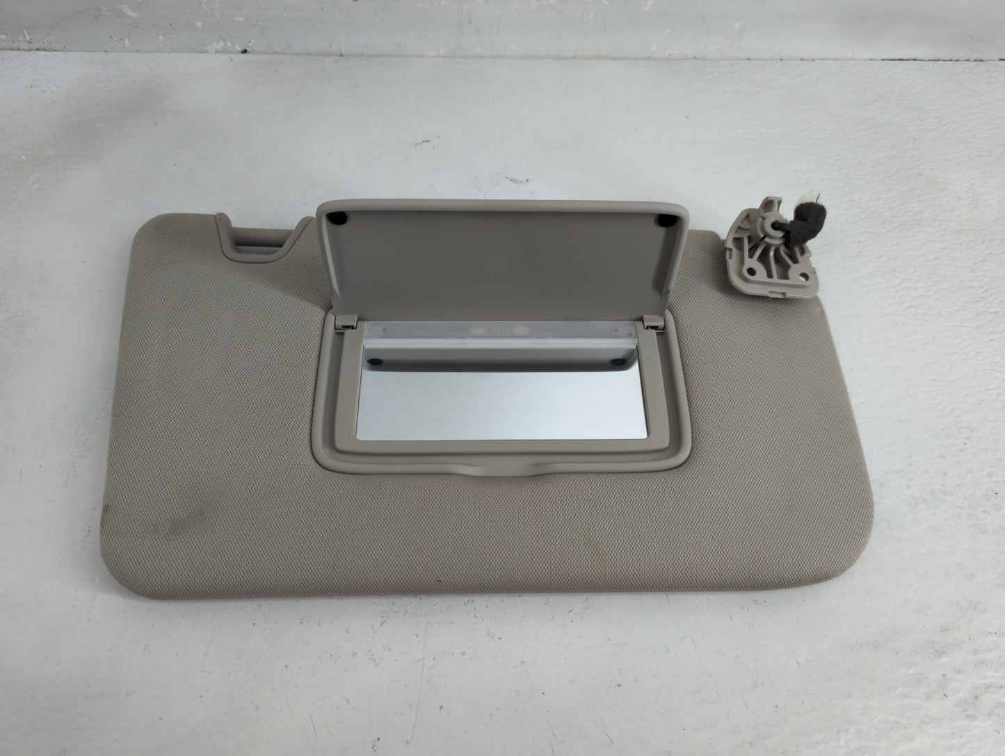 2018-2020 Nissan Rogue Sun Visor Shade Replacement Passenger Right Mirror Fits Fits 2018 2019 2020 OEM Used Auto Parts - Oem