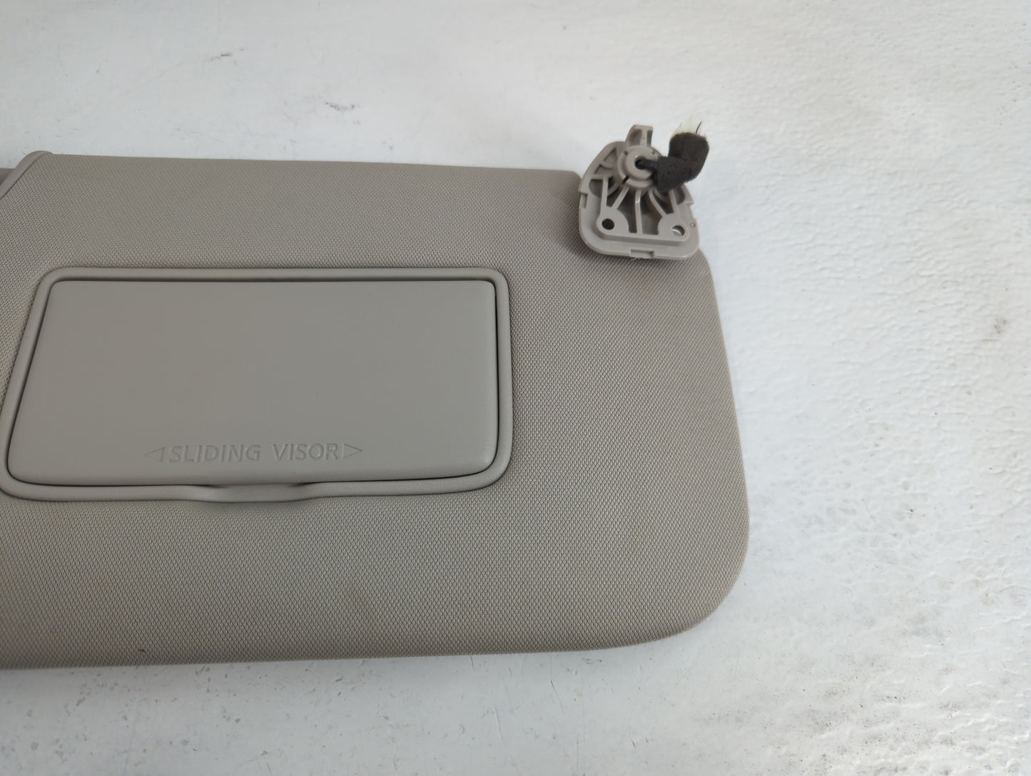 2018-2020 Nissan Rogue Sun Visor Shade Replacement Passenger Right Mirror Fits Fits 2018 2019 2020 OEM Used Auto Parts - Oem