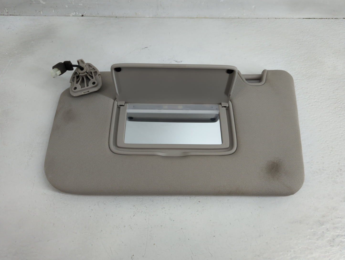 2018-2020 Nissan Rogue Sun Visor Shade Replacement Driver Left Mirror Fits Fits 2018 2019 2020 OEM Used Auto Parts - Oemused