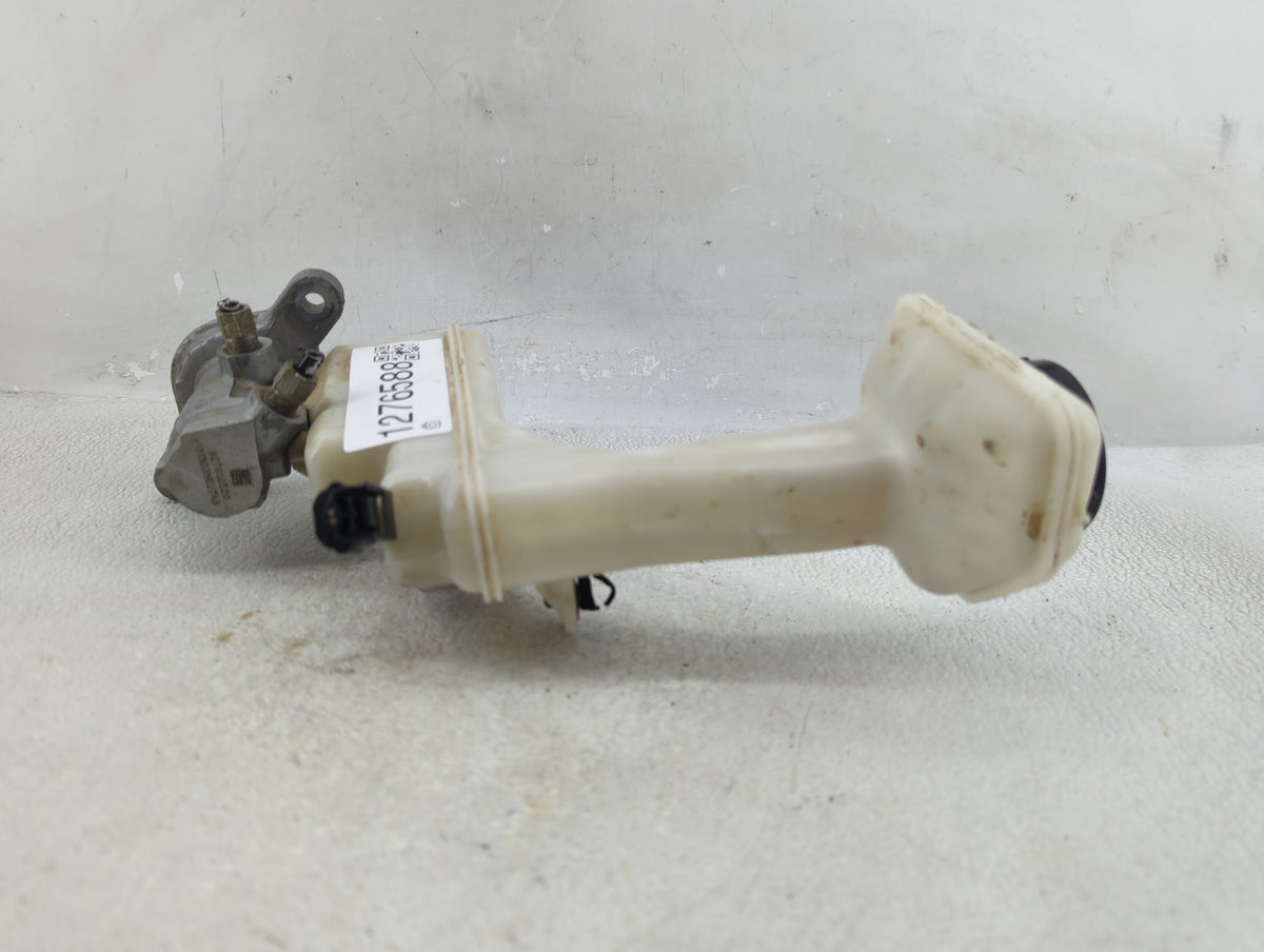 2014-2020 Nissan Rogue Brake Master Cylinder 1276588 - Oemusedautoparts1.com
