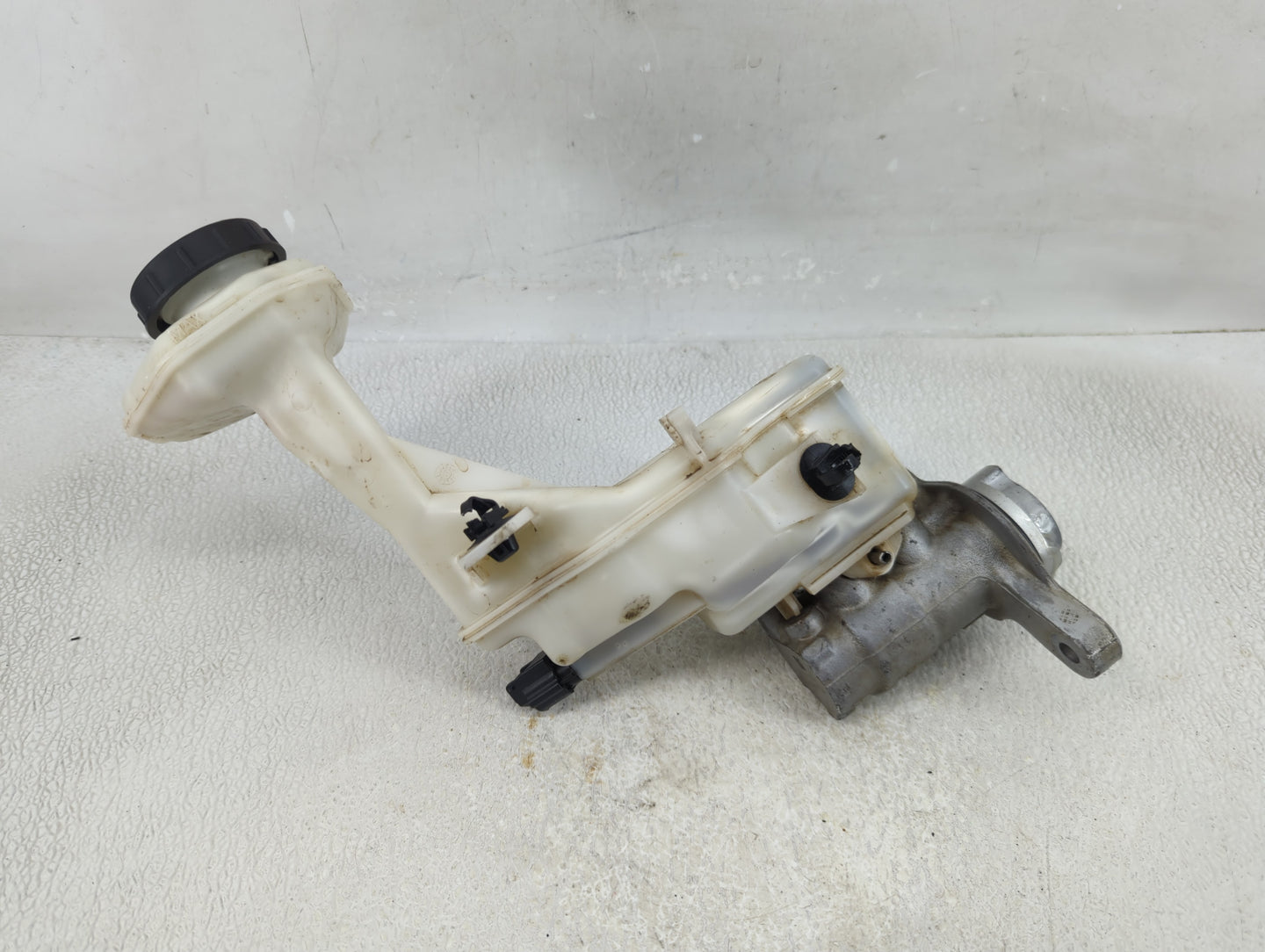 2014-2020 Nissan Rogue Brake Master Cylinder 1276588 - Oemusedautoparts1.com