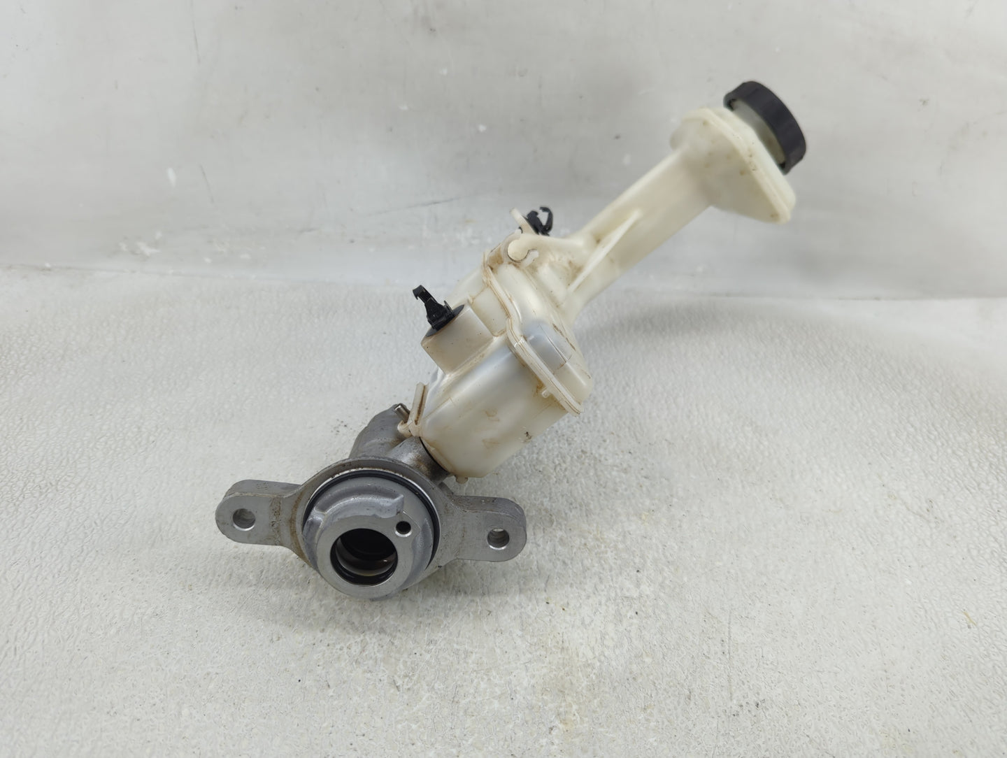 2014-2020 Nissan Rogue Brake Master Cylinder 1276588 - Oemusedautoparts1.com
