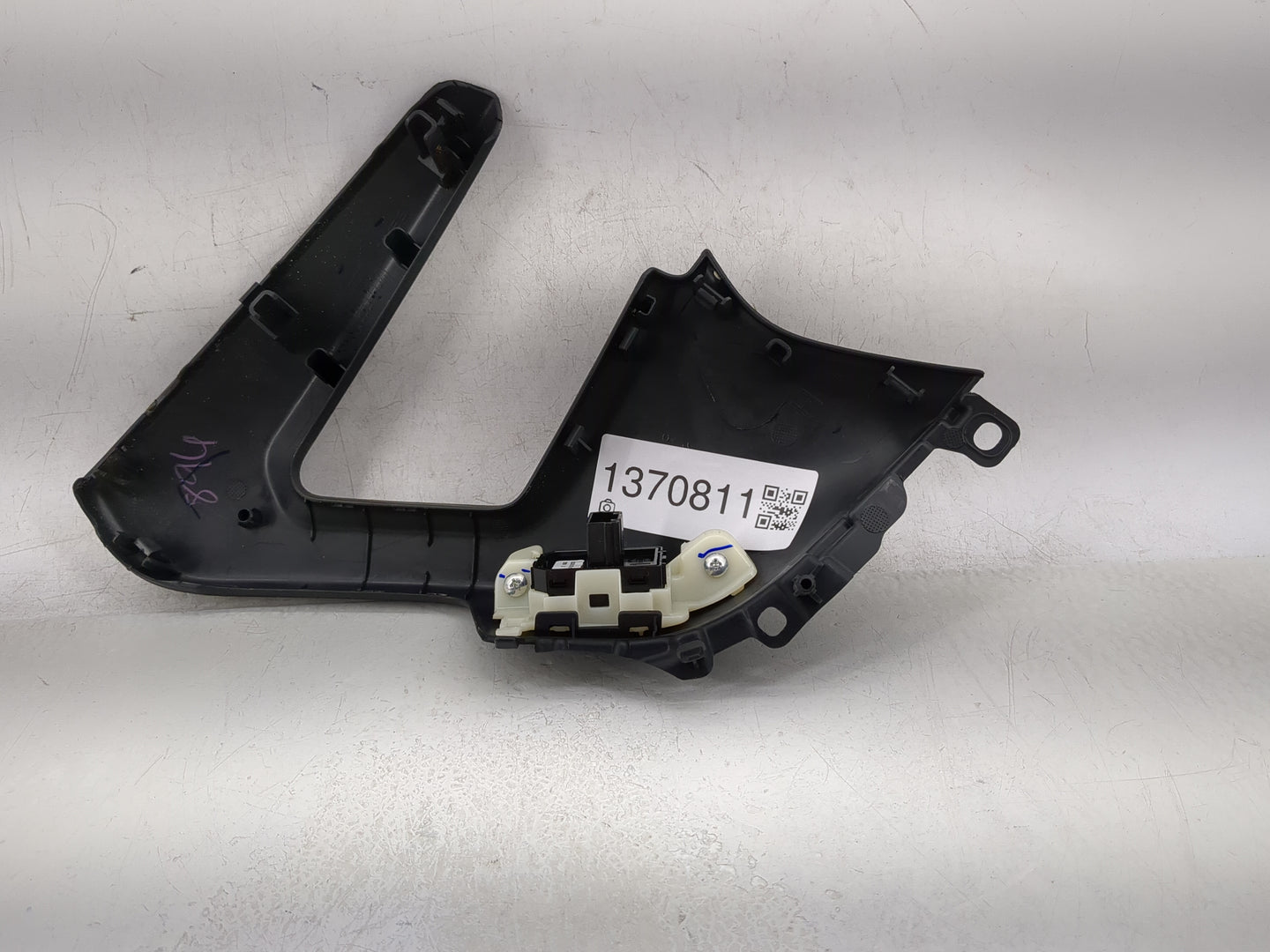 2020 Nissan Rogue Front Right Passenger Interior Door Panel Trim - Oemusedautoparts1.com