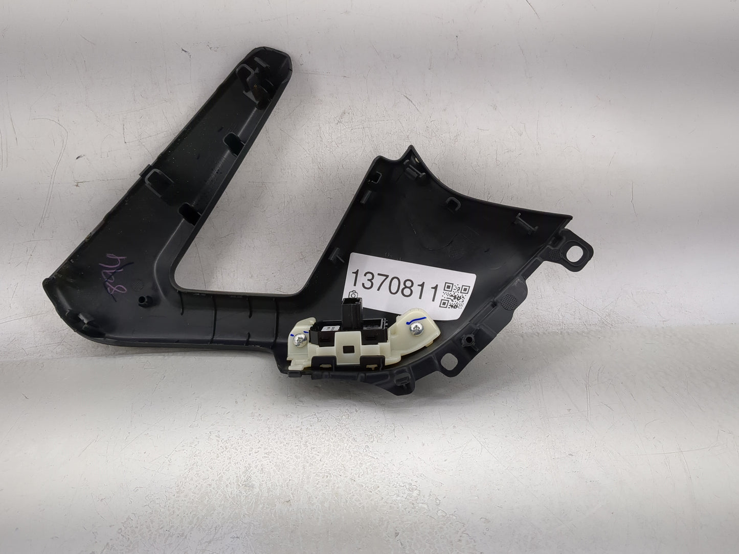 2020 Nissan Rogue Front Right Passenger Interior Door Panel Trim - Oemusedautoparts1.com