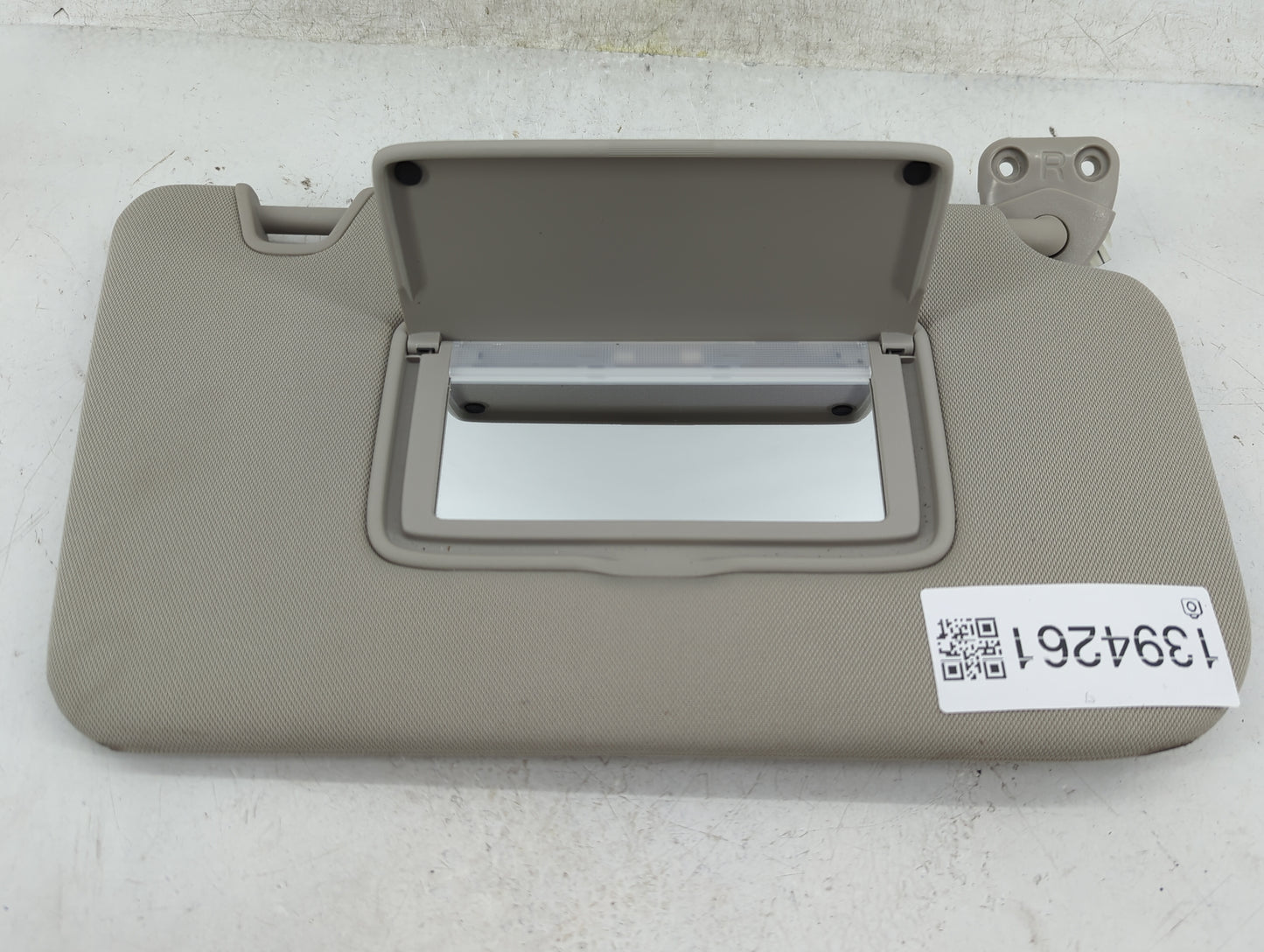 2018-2020 Nissan Rogue Sun Visor Shade Replacement Passenger Right Mirror Fits Fits 2018 2019 2020 OEM Used Auto Parts - Oem