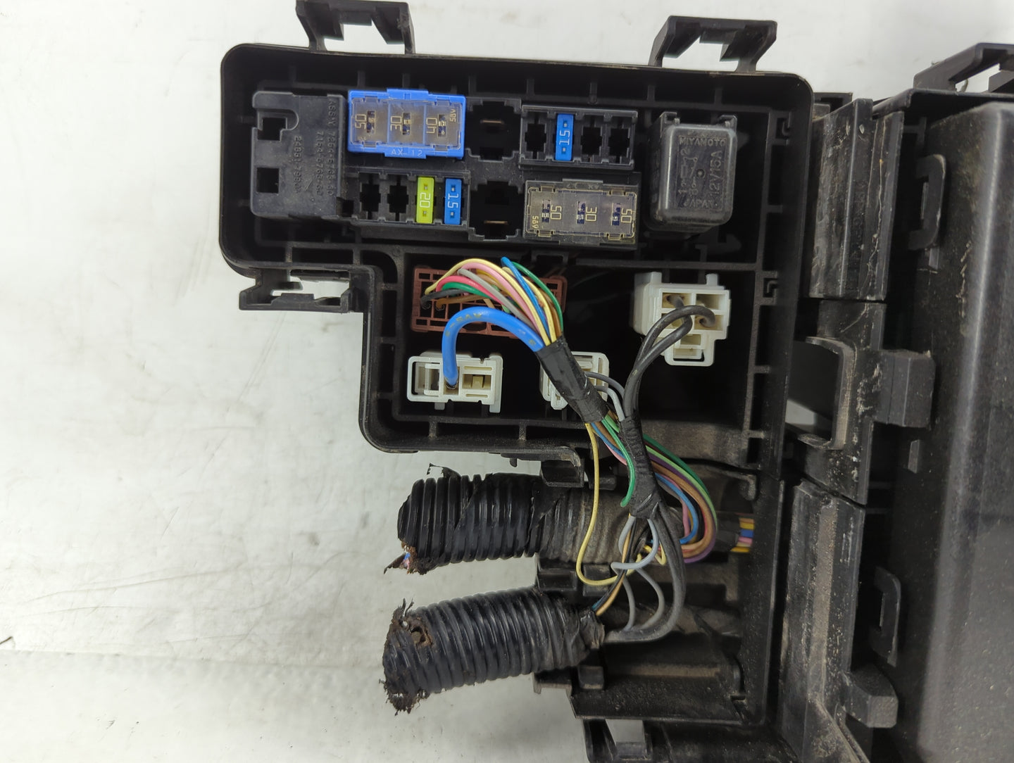 2017-2020 Nissan Rogue Fusebox Fuse Box Panel Relay Module P/N:284B7 5NA0B Fits Fits 2017 2018 2019 2020 OEM Used Auto Parts