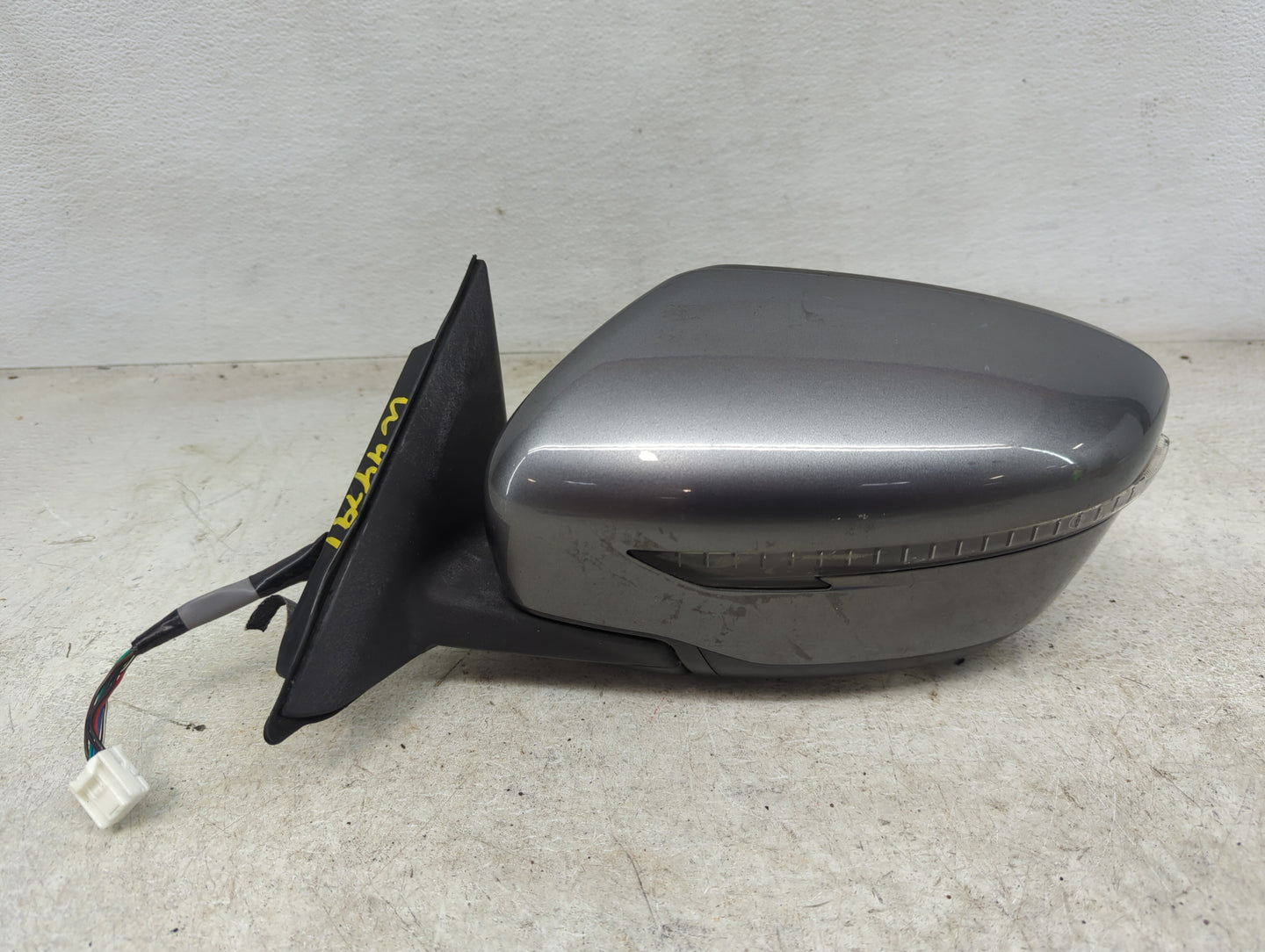 2017-2020 Nissan Rogue Driver Side View Mirror - Left Door Mirror OEM Used - Oemusedautoparts1.com