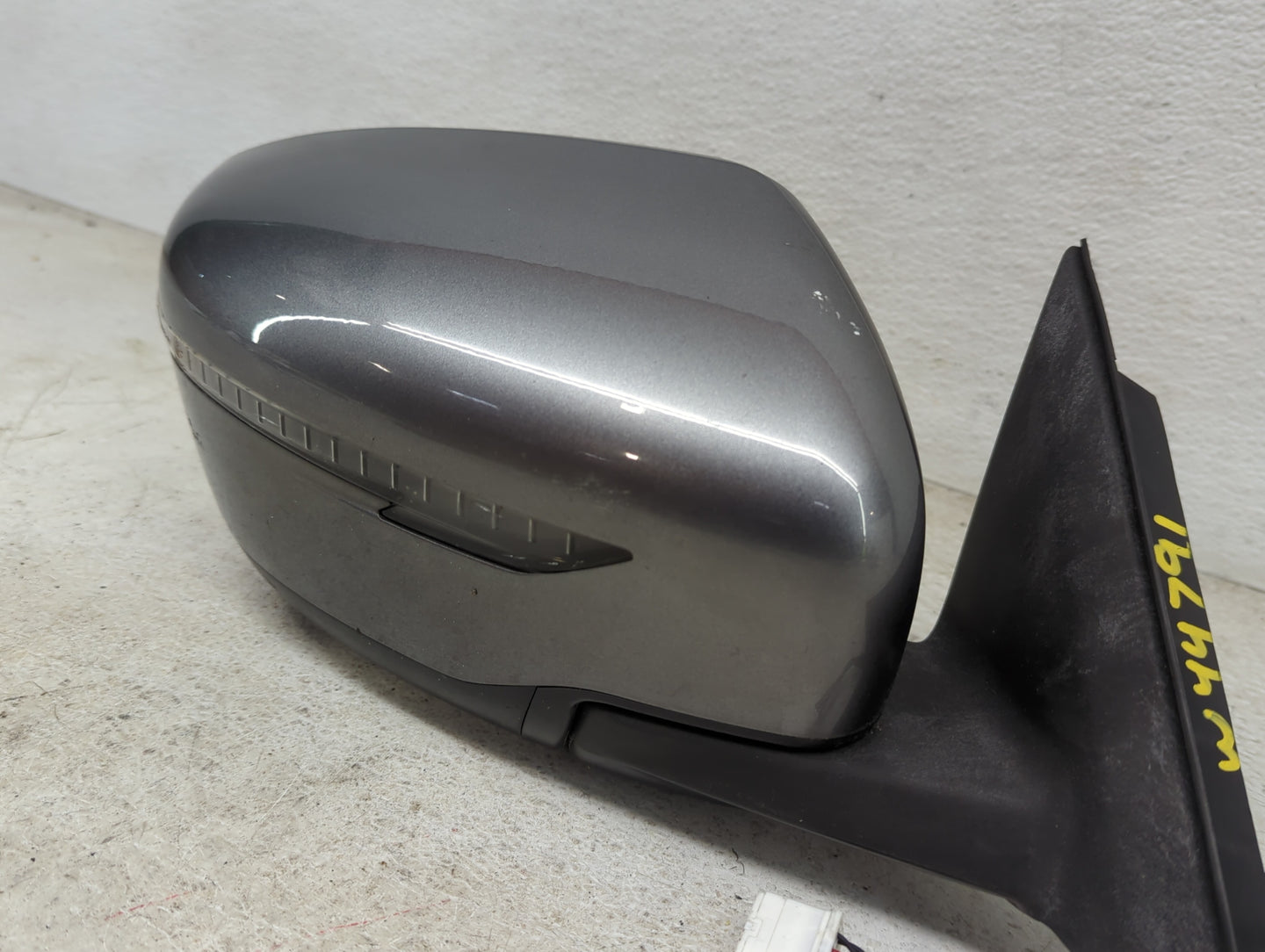 2017-2020 Nissan Rogue Passenger Side View Mirror - Right Door Mirror OEM Used - Oemusedautoparts1.com