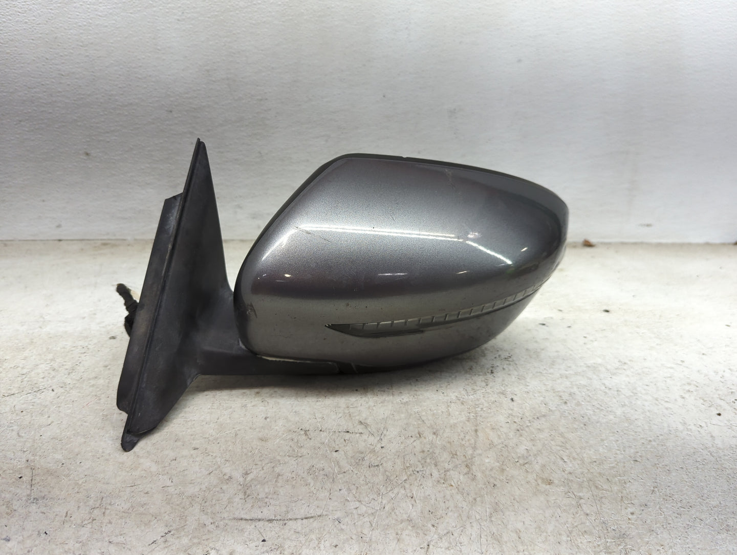2017-2020 Nissan Rogue Driver Side View Mirror - Left Door Mirror OEM Used - Oemusedautoparts1.com