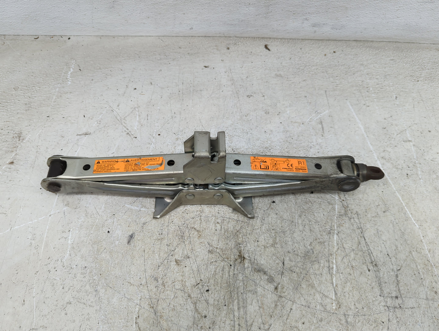 2020 Nissan Rogue Spare Scissor Car Jack - Oemusedautoparts1.com