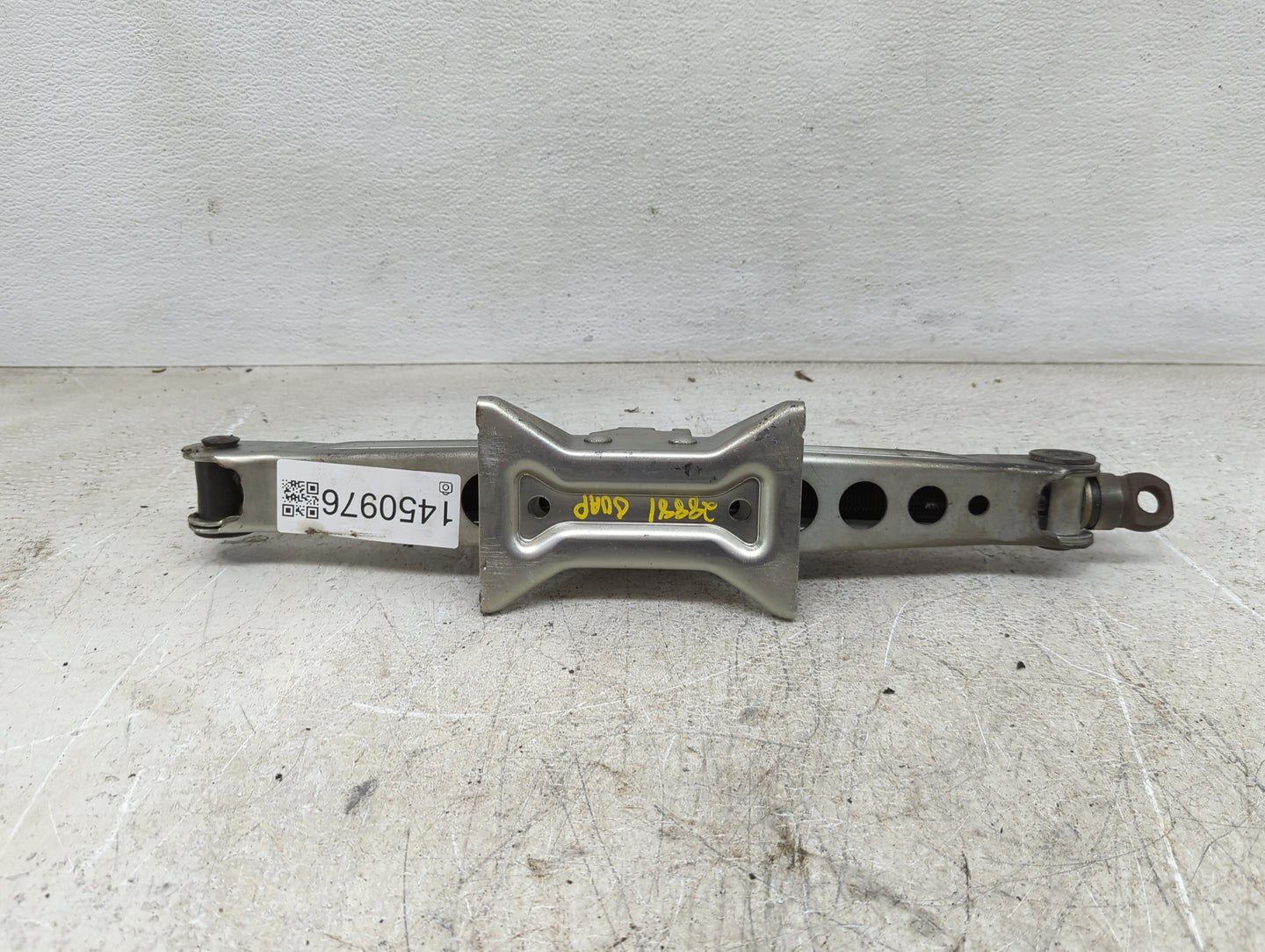 2020 Nissan Rogue Spare Scissor Car Jack - Oemusedautoparts1.com