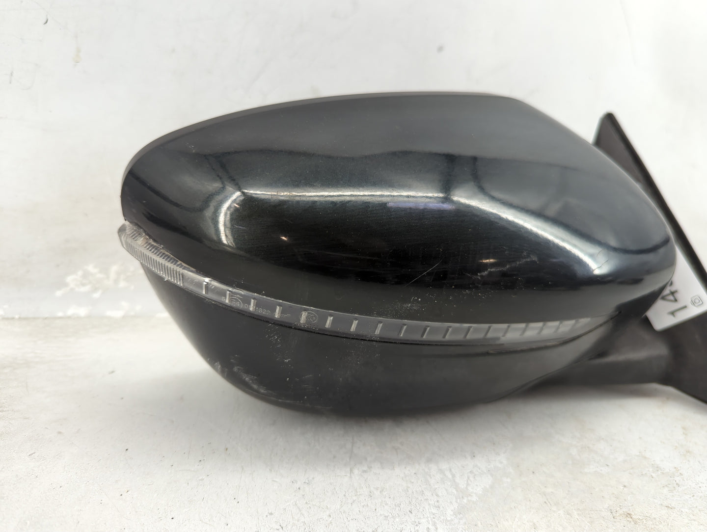 2017-2020 Nissan Rogue Passenger Side View Mirror - Right Door Mirror OEM Used - Oemusedautoparts1.com