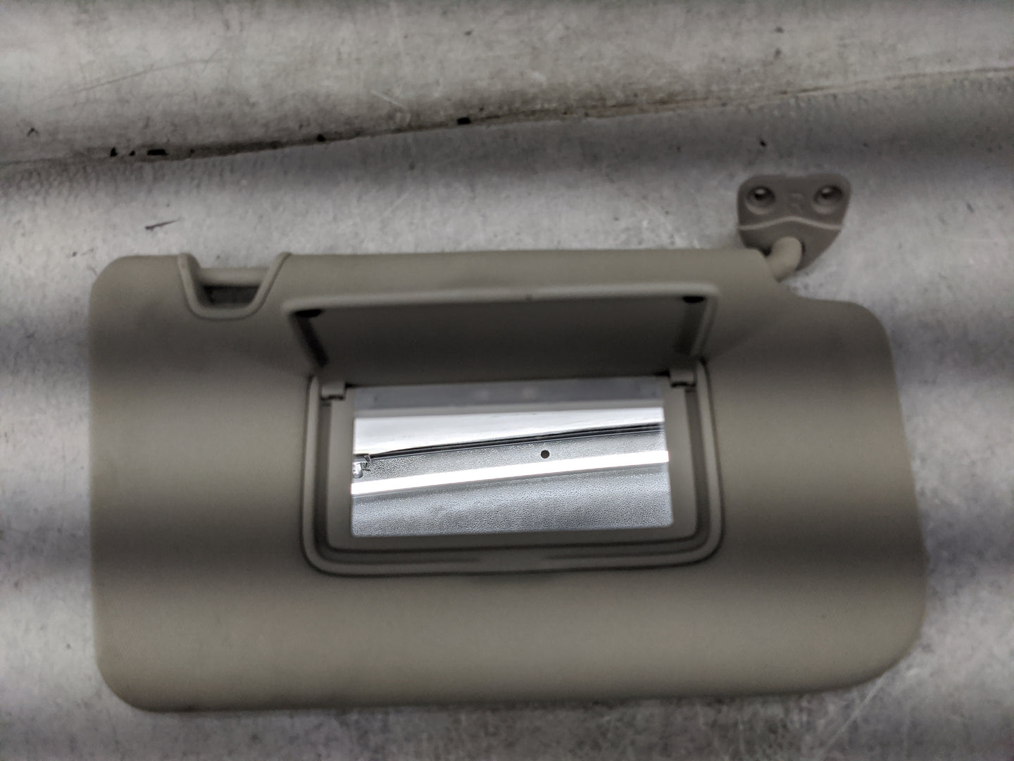 2018-2020 Nissan Rogue Sun Visor Shade Replacement Passenger Right Mirror Fits Fits 2018 2019 2020 OEM Used Auto Parts - Oem