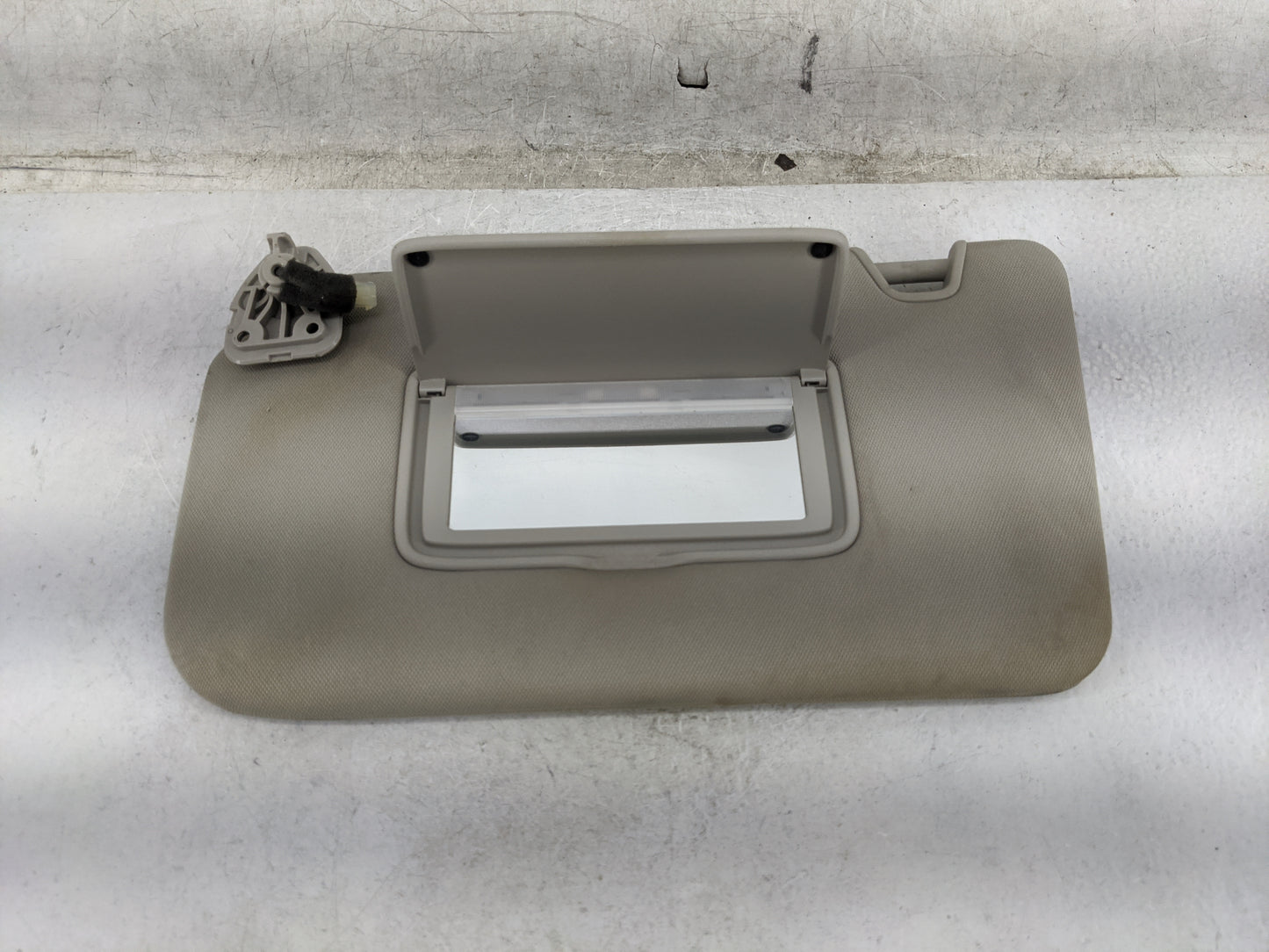 2018-2020 Nissan Rogue Sun Visor Shade Replacement Driver Left Mirror Fits Fits 2018 2019 2020 OEM Used Auto Parts - Oemused