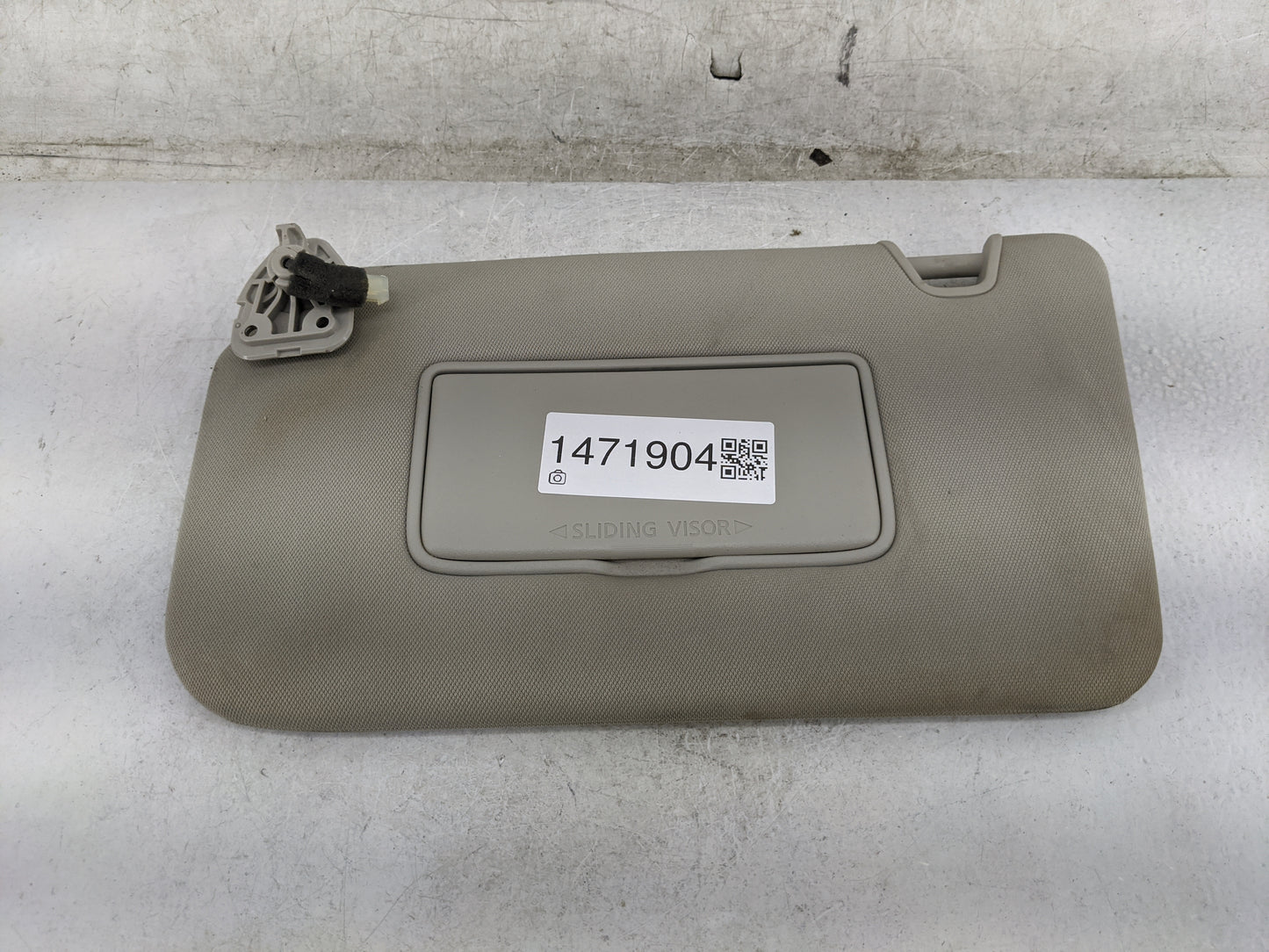 2018-2020 Nissan Rogue Sun Visor Shade Replacement Driver Left Mirror Fits Fits 2018 2019 2020 OEM Used Auto Parts - Oemused