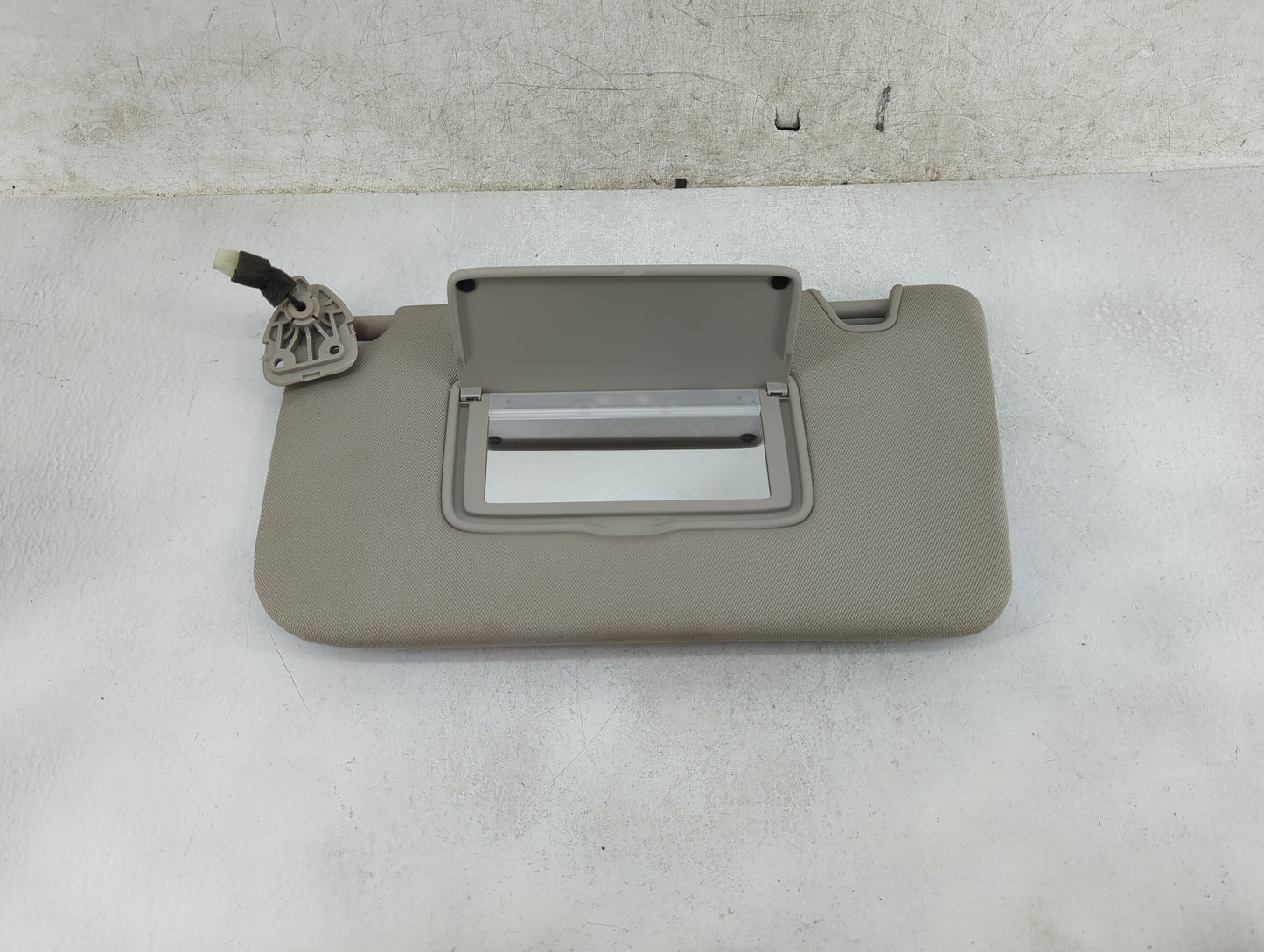 2018-2020 Nissan Rogue Sun Visor Shade Replacement Driver Left Mirror Fits Fits 2018 2019 2020 OEM Used Auto Parts - Oemused