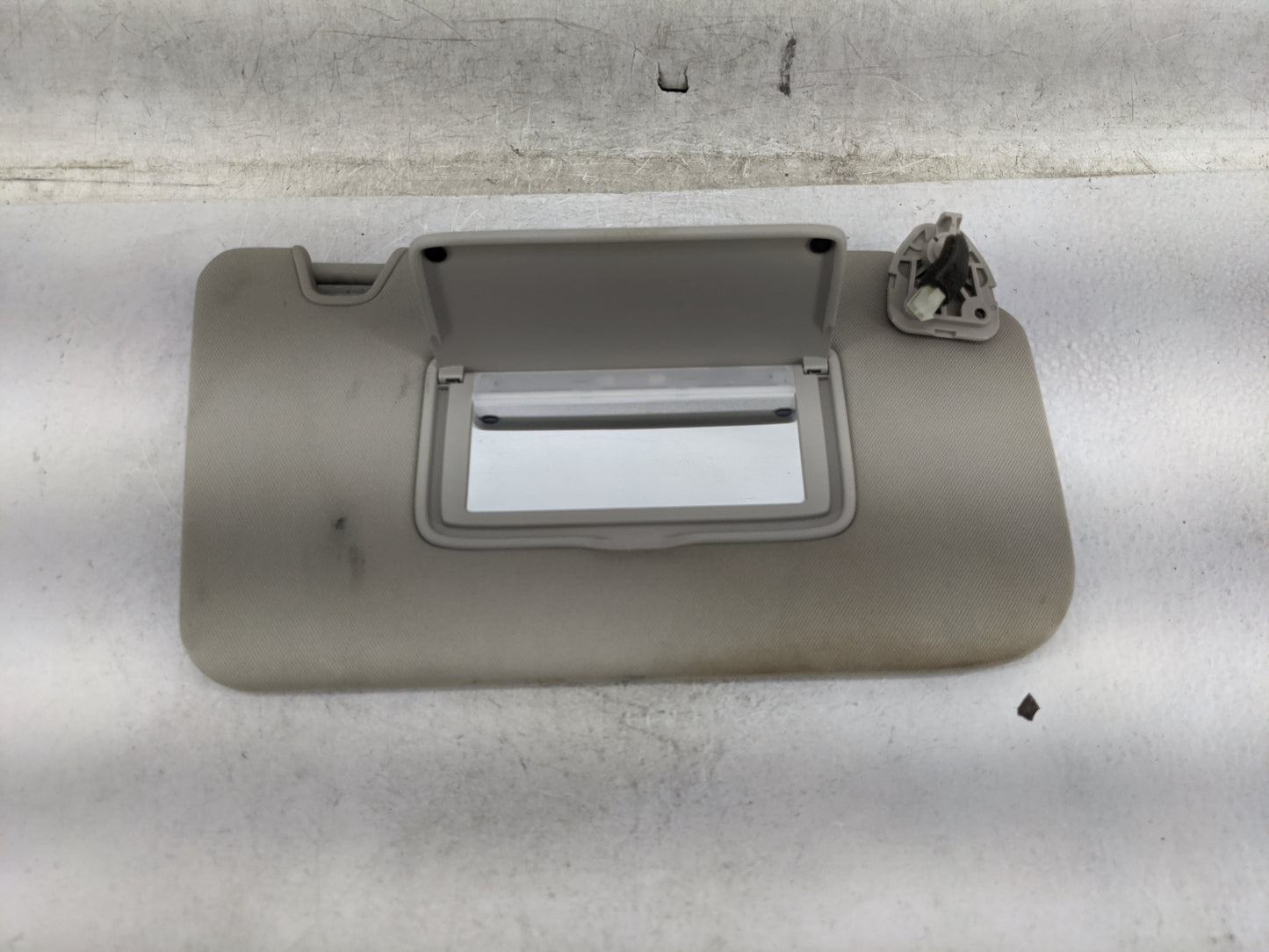 2018-2020 Nissan Rogue Sun Visor Shade Replacement Passenger Right Mirror Fits Fits 2018 2019 2020 OEM Used Auto Parts - Oem