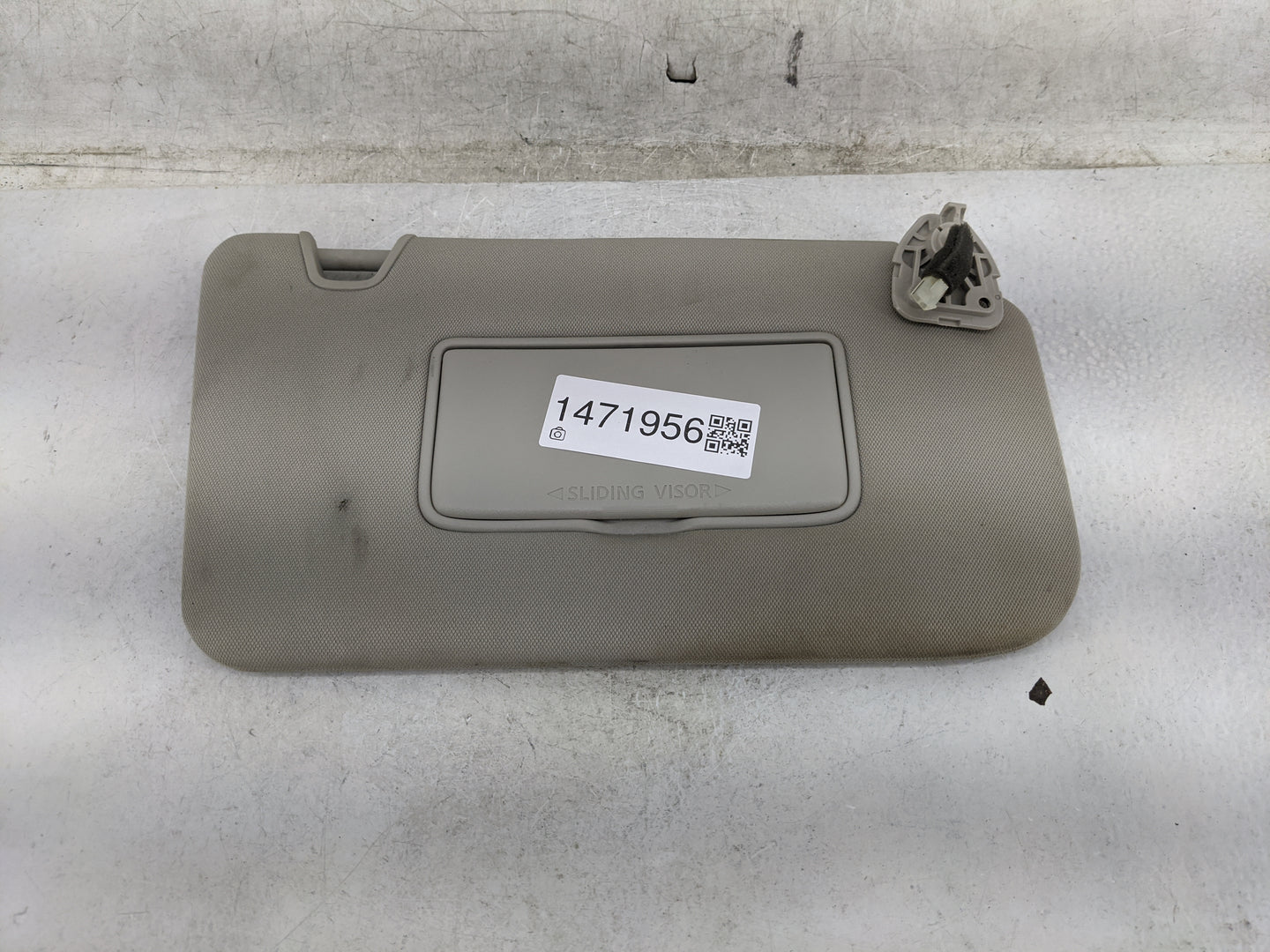 2018-2020 Nissan Rogue Sun Visor Shade Replacement Passenger Right Mirror Fits Fits 2018 2019 2020 OEM Used Auto Parts - Oem