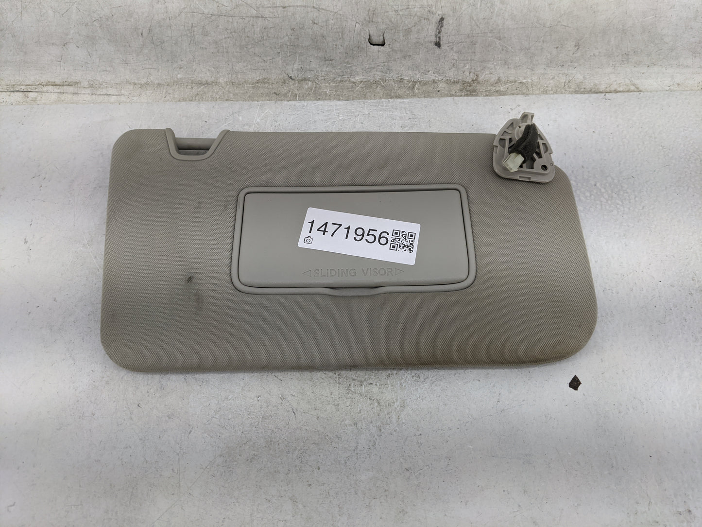 2018-2020 Nissan Rogue Sun Visor Shade Replacement Passenger Right Mirror Fits Fits 2018 2019 2020 OEM Used Auto Parts - Oem
