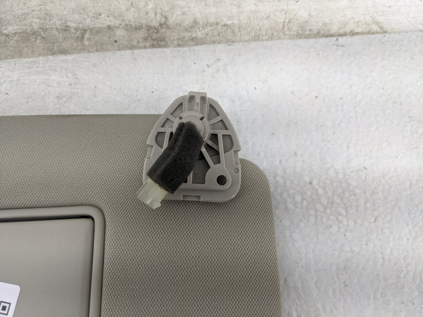 2018-2020 Nissan Rogue Sun Visor Shade Replacement Passenger Right Mirror Fits Fits 2018 2019 2020 OEM Used Auto Parts - Oem