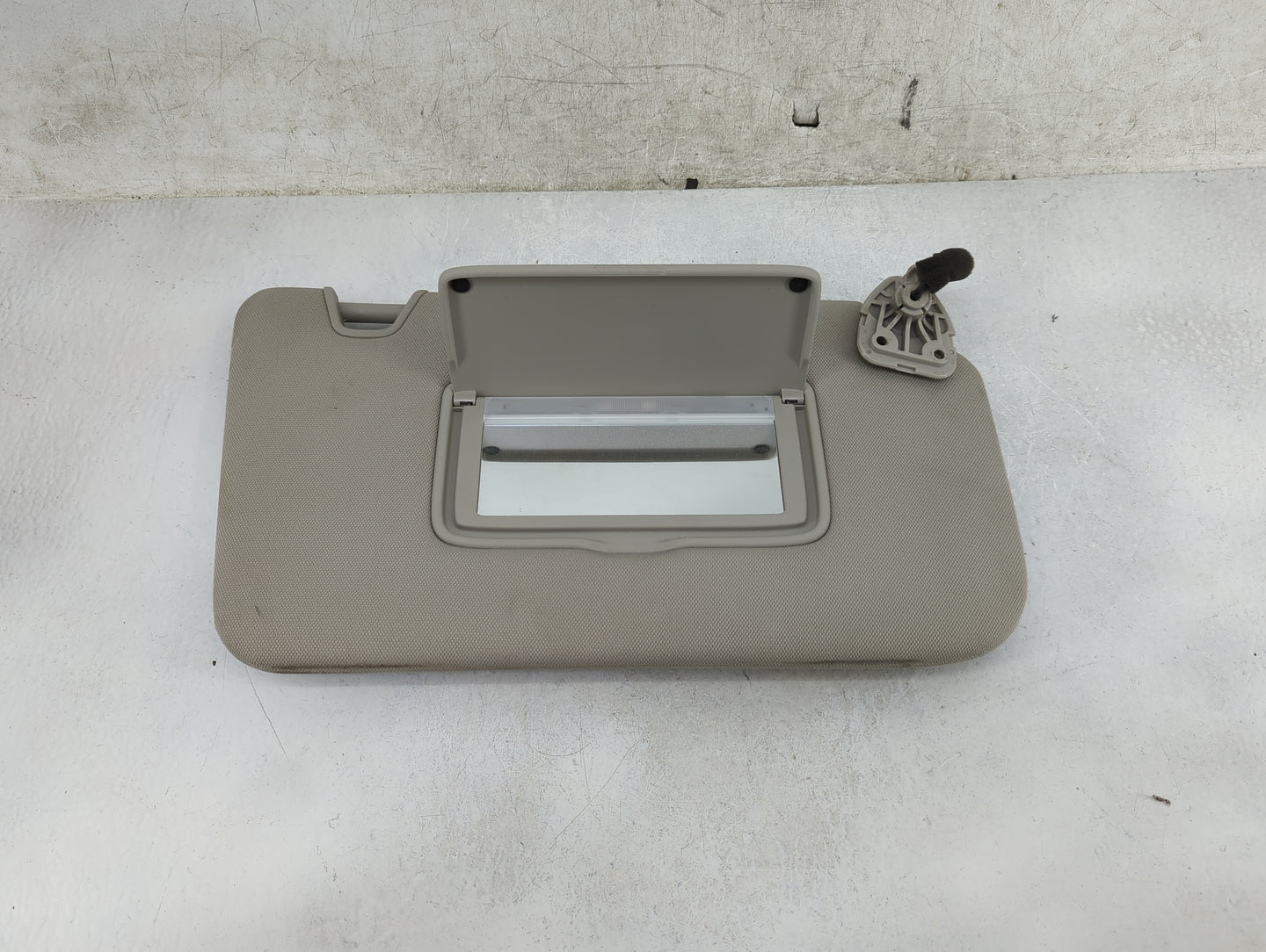 2018-2020 Nissan Rogue Sun Visor Shade Replacement Passenger Right Mirror Fits Fits 2018 2019 2020 OEM Used Auto Parts - Oem