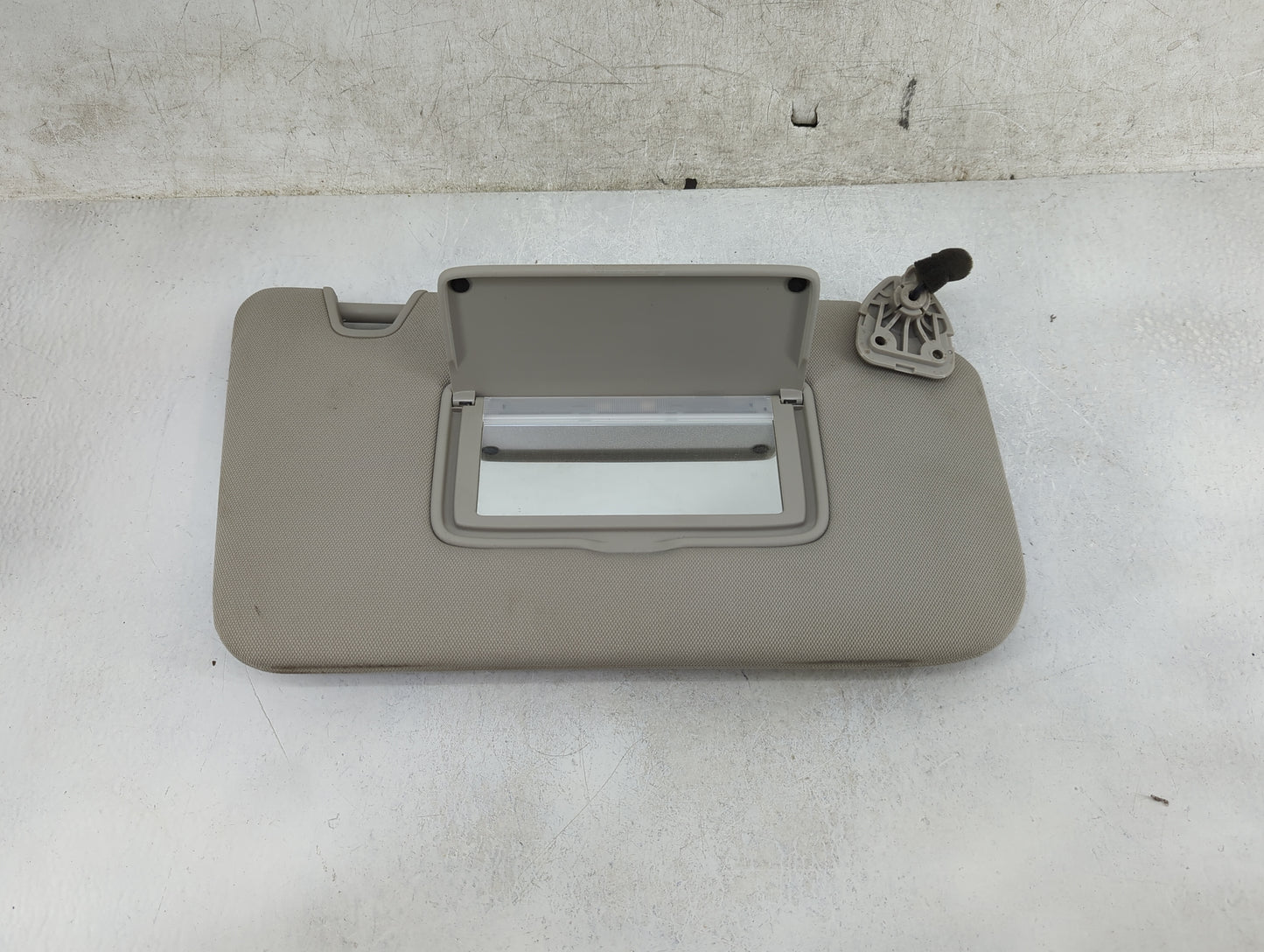 2018-2020 Nissan Rogue Sun Visor Shade Replacement Passenger Right Mirror Fits Fits 2018 2019 2020 OEM Used Auto Parts - Oem