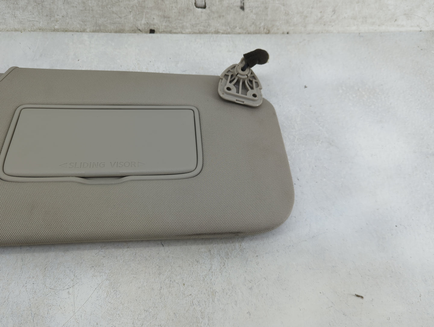 2018-2020 Nissan Rogue Sun Visor Shade Replacement Passenger Right Mirror Fits Fits 2018 2019 2020 OEM Used Auto Parts - Oem