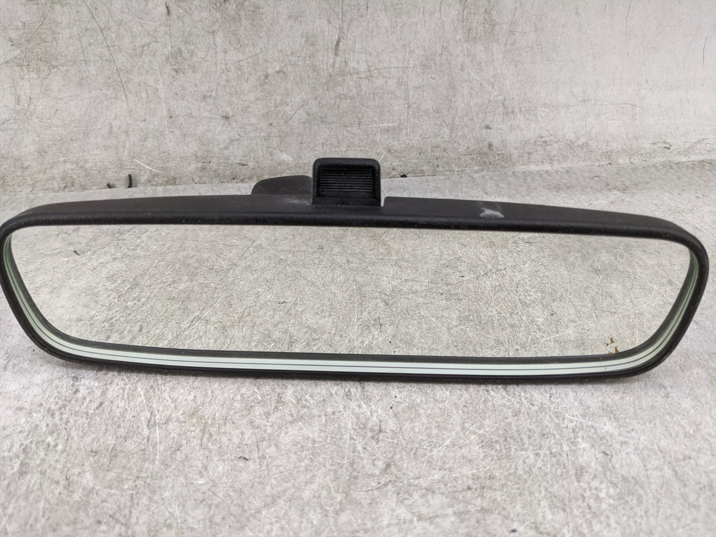 2020 Nissan Rogue Interior Rear View Mirror Replacement OEM P/N:A045086 E13 010837 Fits OEM Used Auto Parts - Oemusedautopar