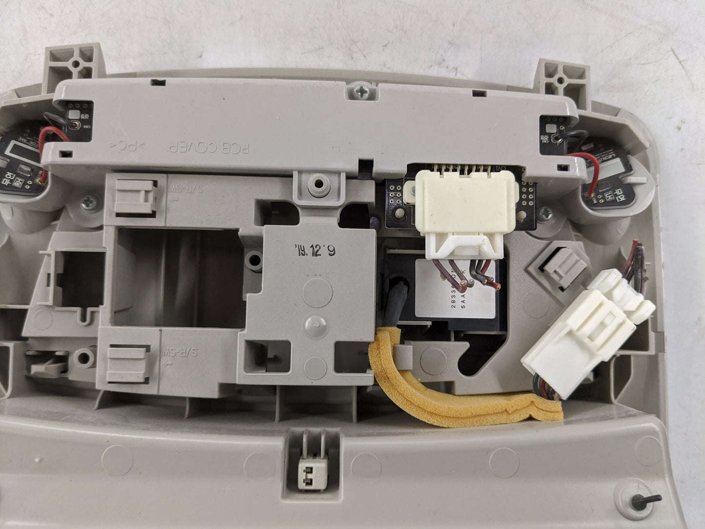 2020 Nissan Rogue Overhead Roof Console Tan - Oemusedautoparts1.com