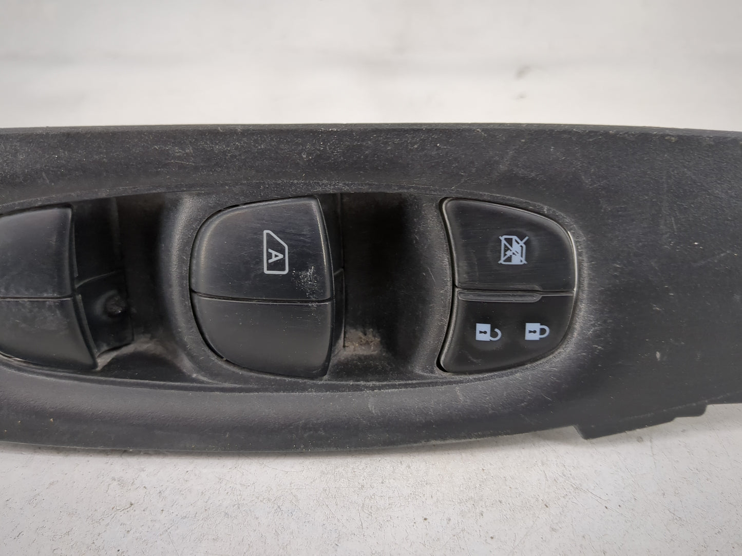 2014-2020 Nissan Rogue Passenger Right Power Window Switch 254014ba5a 1478489 - Oemusedautoparts1.com