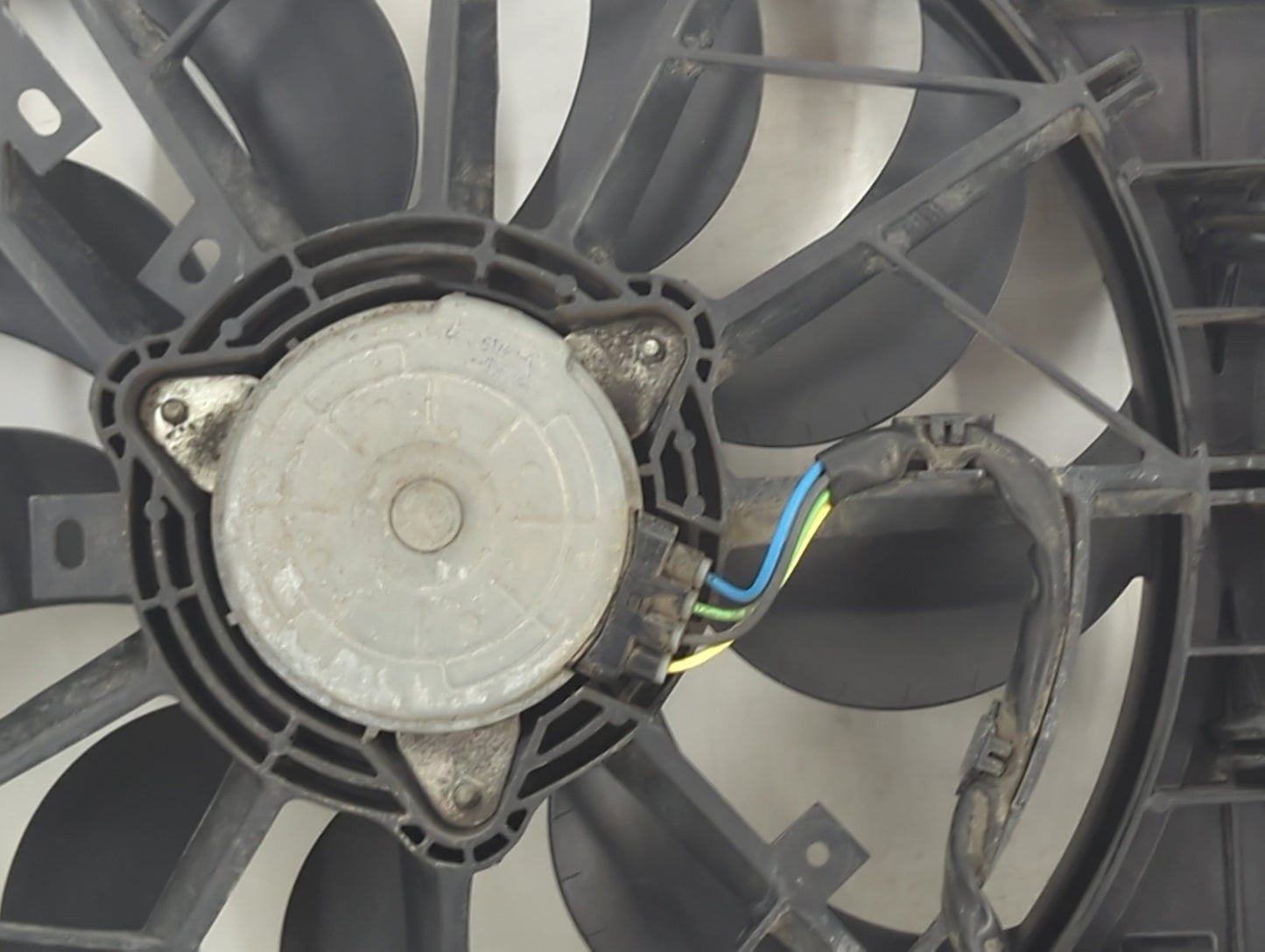 2014-2020 Nissan Rogue Electric Radiator Cooling Fan Motor Assembly Fits Fits 2014 2015 2016 2017 2018 2019 2020 OEM Used Au