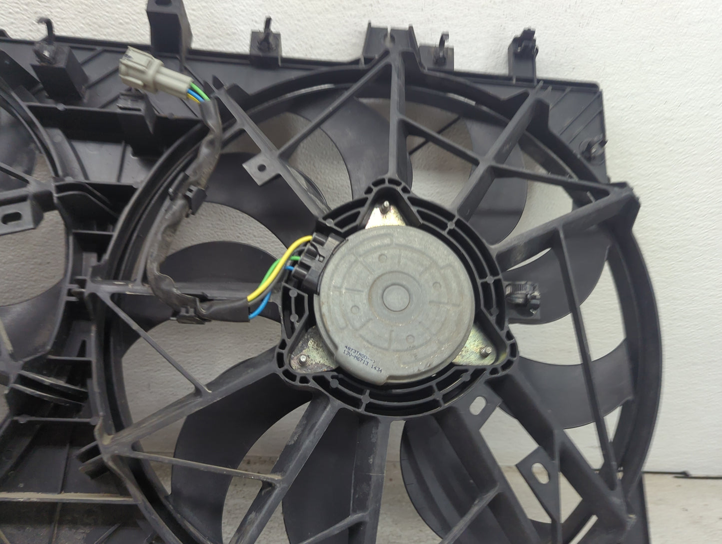 2014-2020 Nissan Rogue Electric Radiator Cooling Fan Motor Assembly P/N:4873TA010 13V-M6713 Fits OEM Used Auto Parts - Oemus