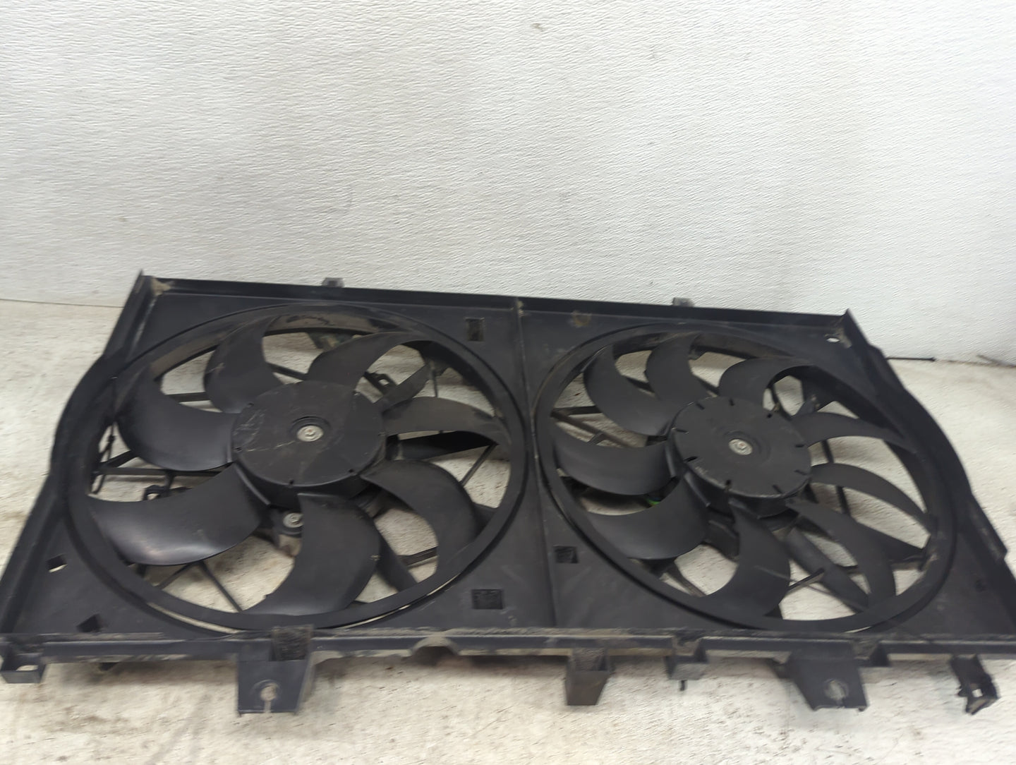 2014-2020 Nissan Rogue Electric Radiator Cooling Fan Motor Assembly P/N:4873TA010 13V-M6713 Fits OEM Used Auto Parts - Oemus