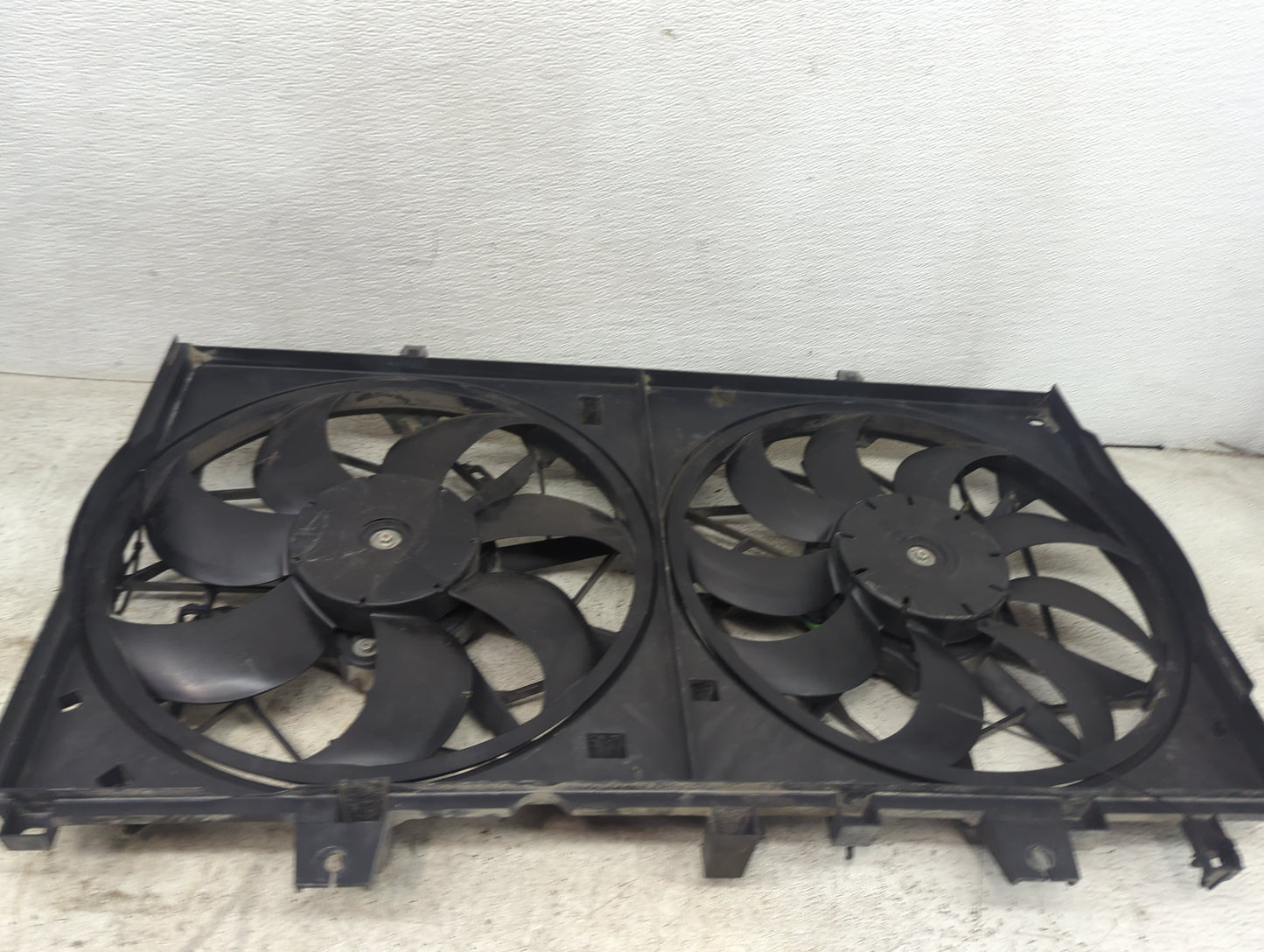 2014-2020 Nissan Rogue Electric Radiator Cooling Fan Motor Assembly P/N:4873TA010 13V-M6713 Fits OEM Used Auto Parts - Oemus