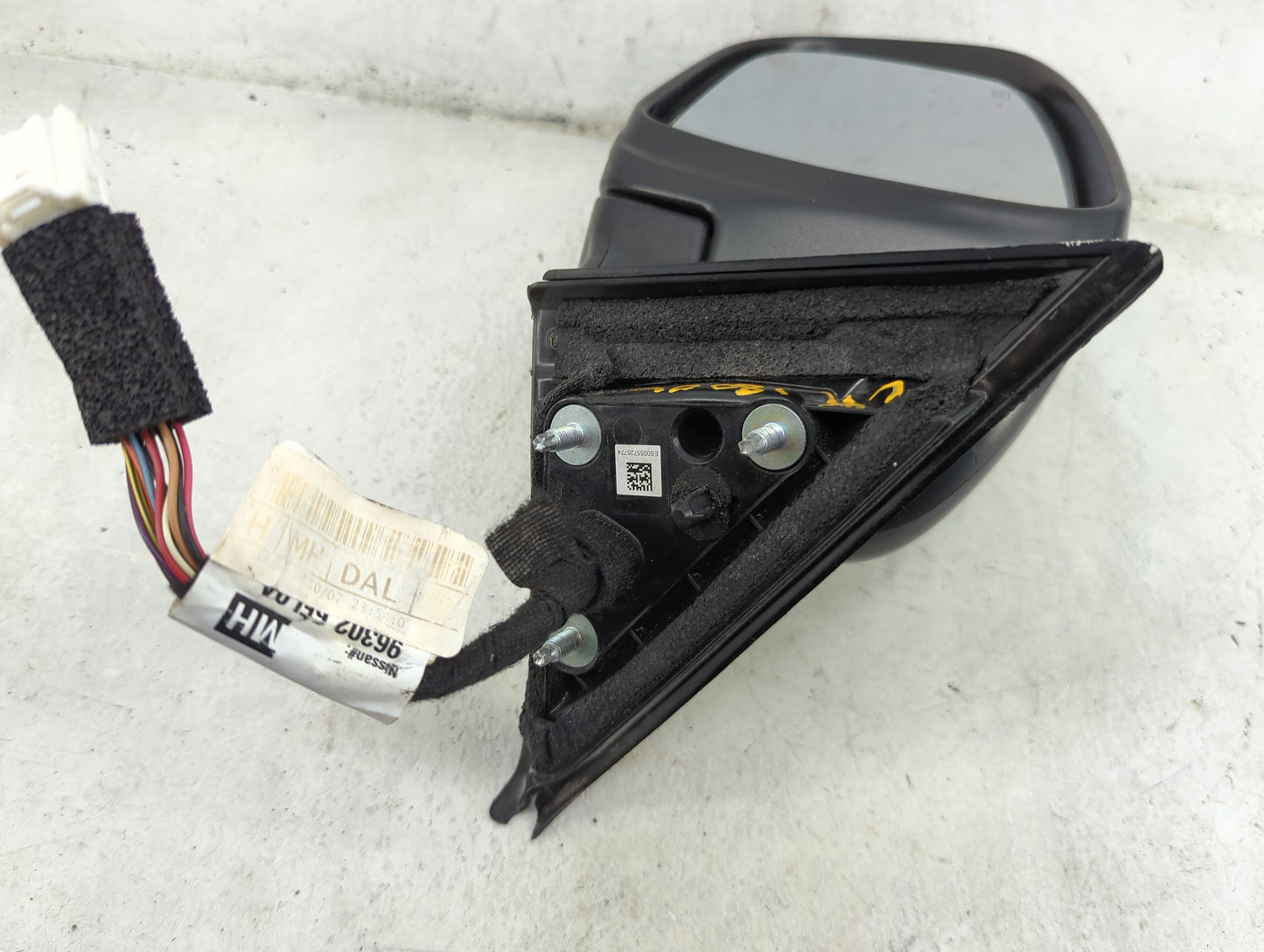 2020 Nissan Rogue Driver Side View Mirror - Left Door Mirror OEM Used - Oemusedautoparts1.com