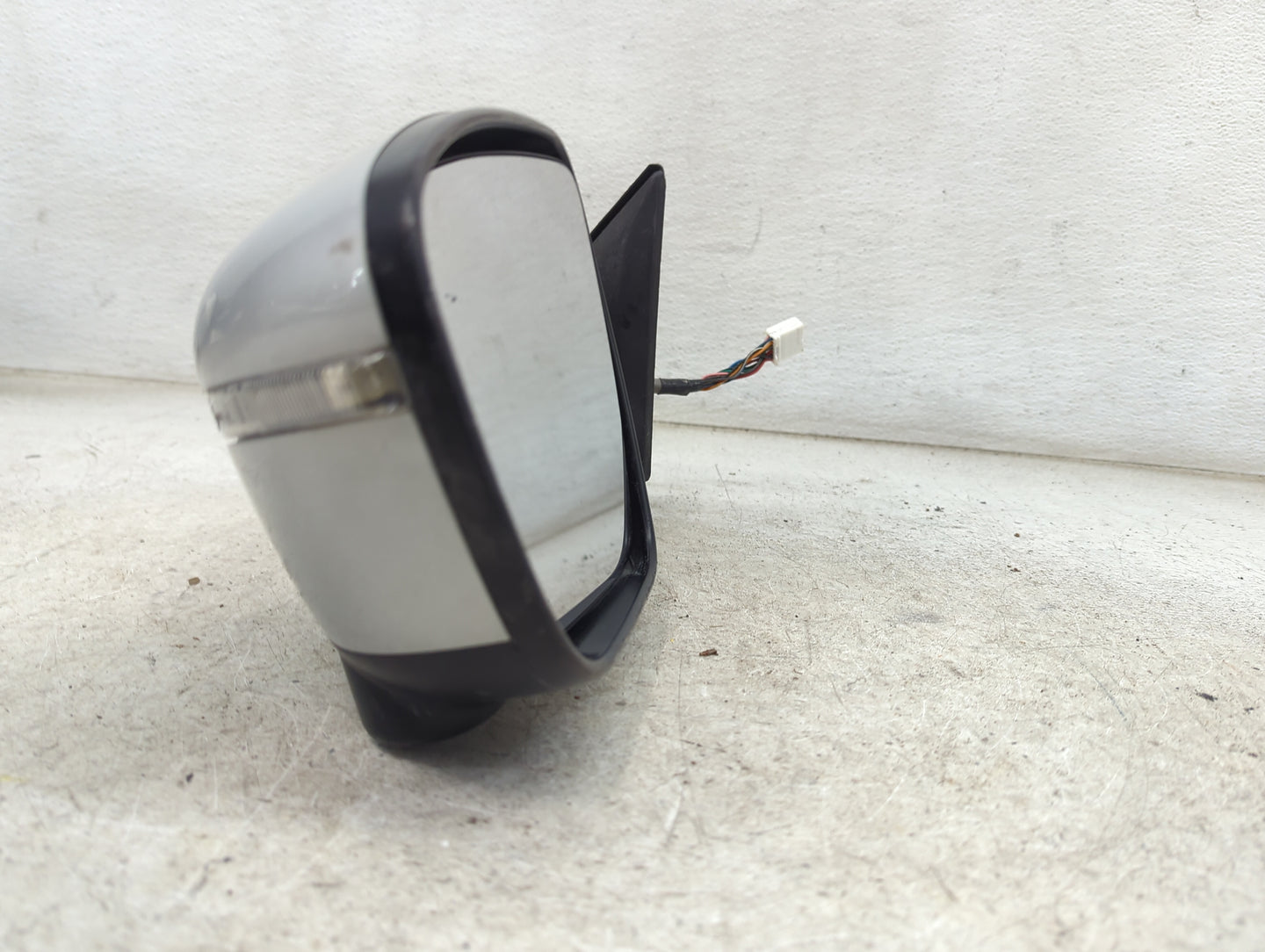 2017-2020 Nissan Rogue Driver Side View Mirror - Left Door Mirror OEM Used - Oemusedautoparts1.com