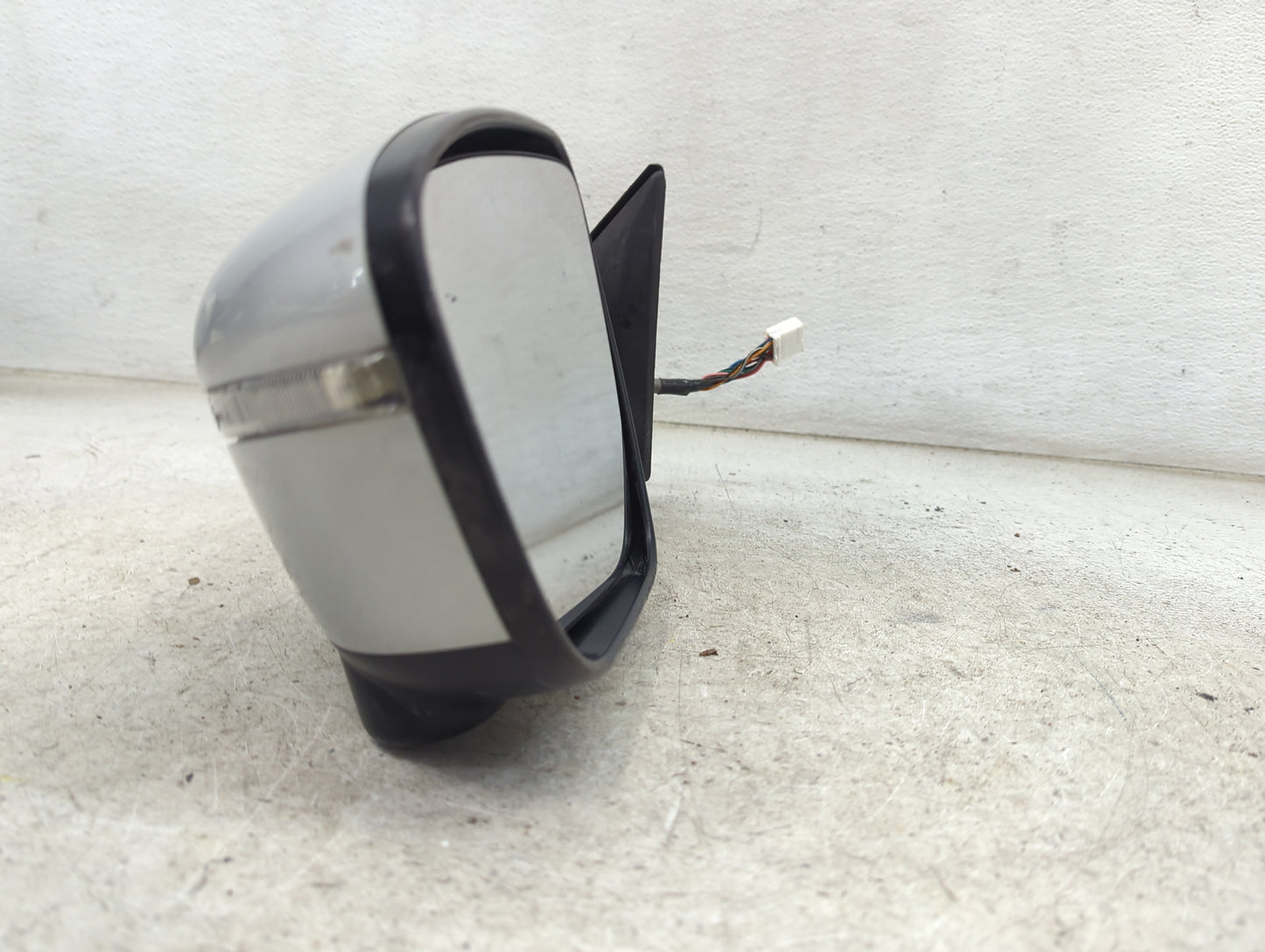 2017-2020 Nissan Rogue Driver Side View Mirror - Left Door Mirror OEM Used - Oemusedautoparts1.com