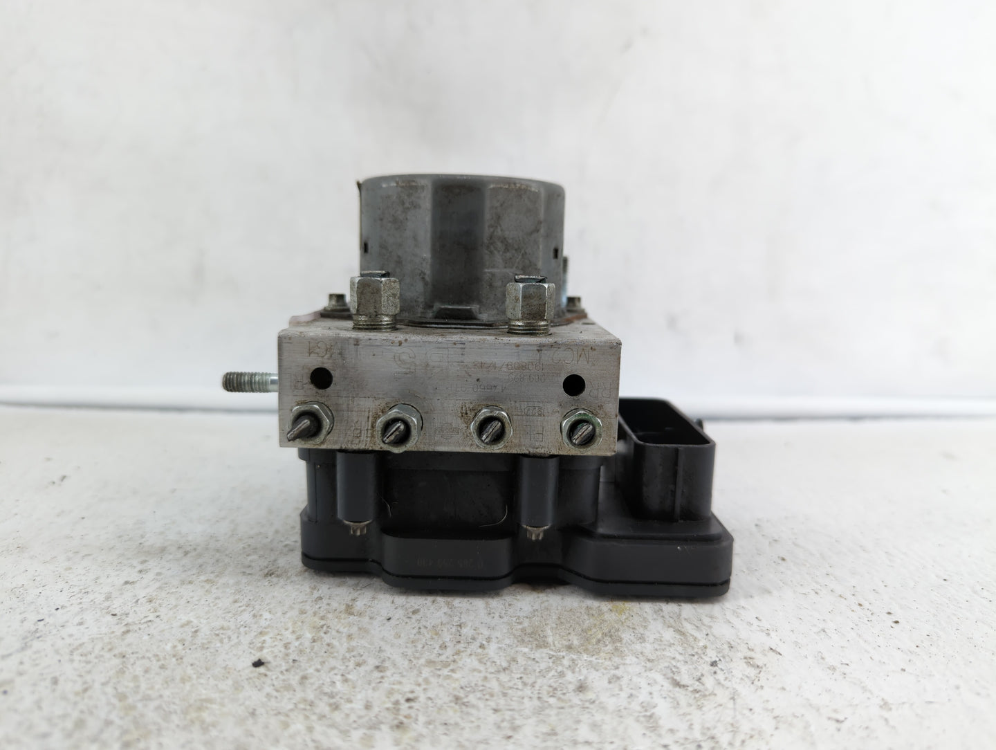 2018-2019 Nissan Rogue ABS Pump Control Module Replacement P/N:47660 9TF2A 47660 9TG2A Fits Fits 2018 2019 OEM Used Auto Par