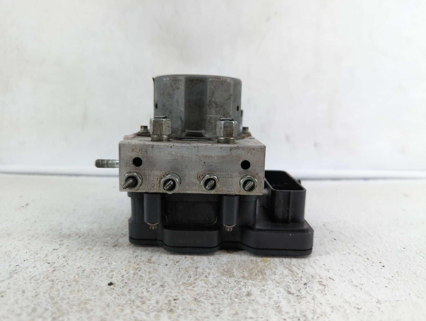 2018-2019 Nissan Rogue ABS Pump Control Module Replacement P/N:47660 9TF2A 47660 9TG2A Fits Fits 2018 2019 OEM Used Auto Par