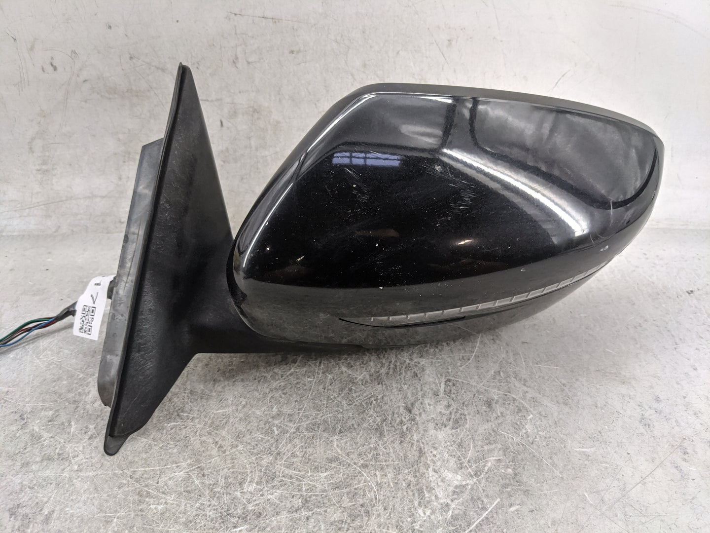 2017-2020 Nissan Rogue Driver Side View Mirror - Left Door Mirror OEM Used - Oemusedautoparts1.com