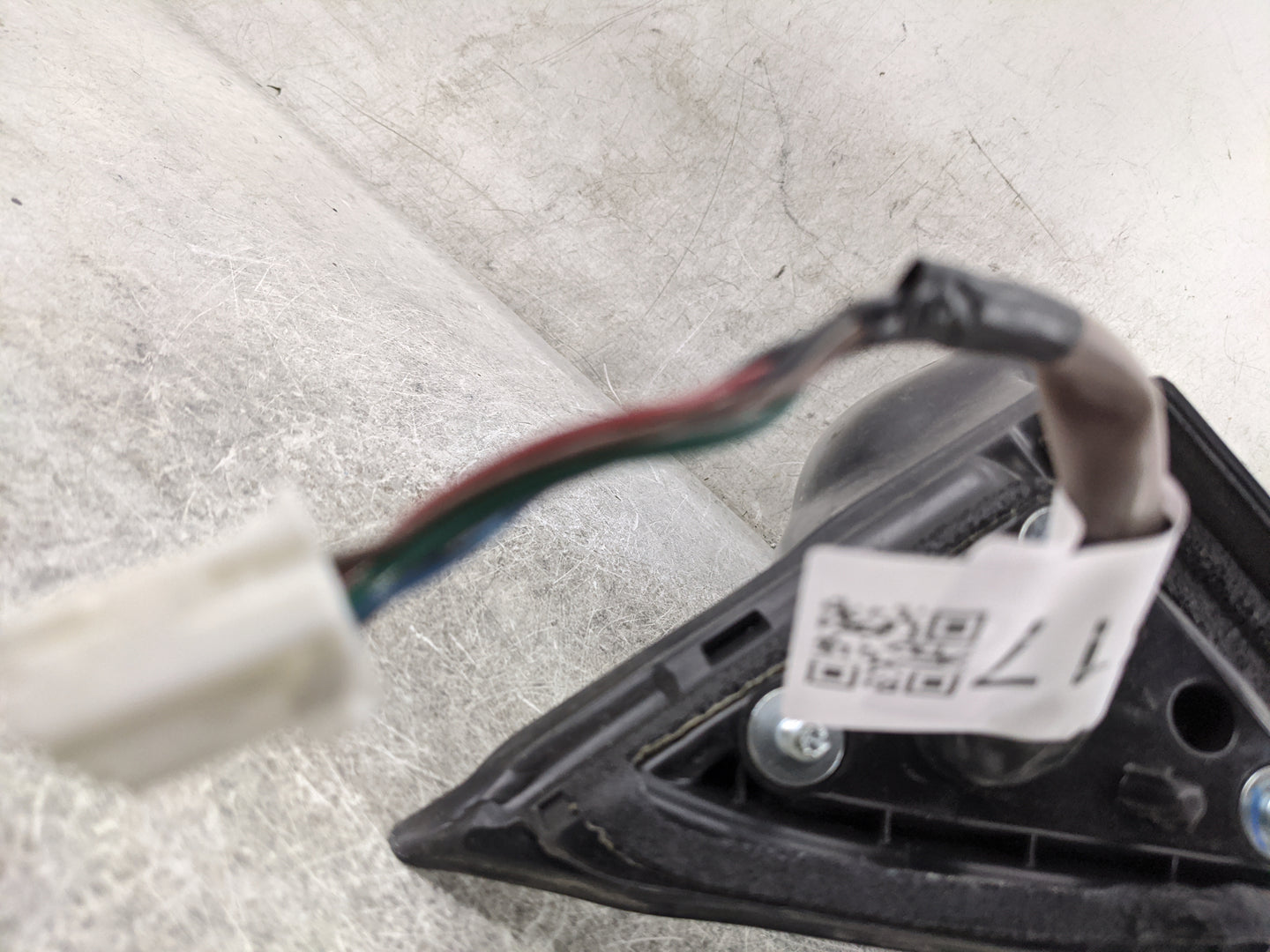 2017-2020 Nissan Rogue Driver Side View Mirror - Left Door Mirror OEM Used - Oemusedautoparts1.com