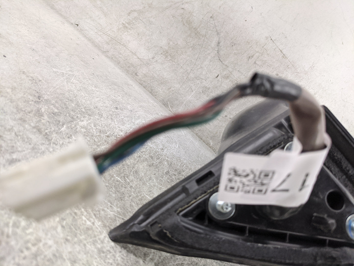 2017-2020 Nissan Rogue Driver Side View Mirror - Left Door Mirror OEM Used - Oemusedautoparts1.com