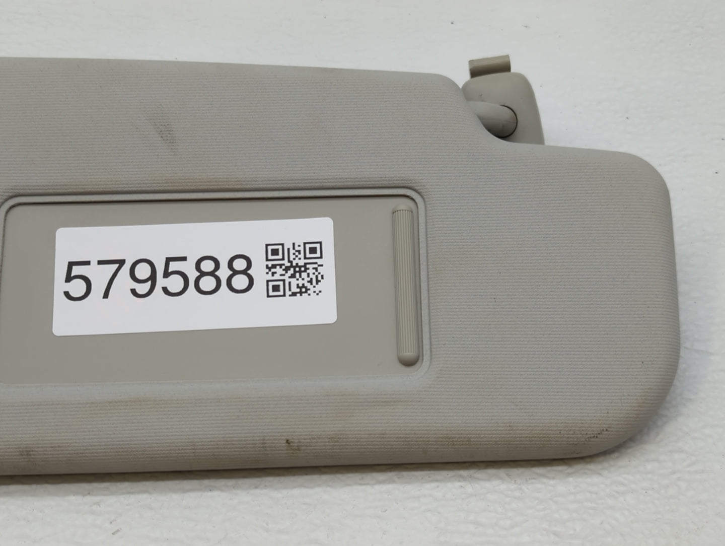 2018-2020 Nissan Rogue Sun Visor Shade Replacement Passenger Right Mirror Fits Fits 2018 2019 2020 OEM Used Auto Parts - Oem