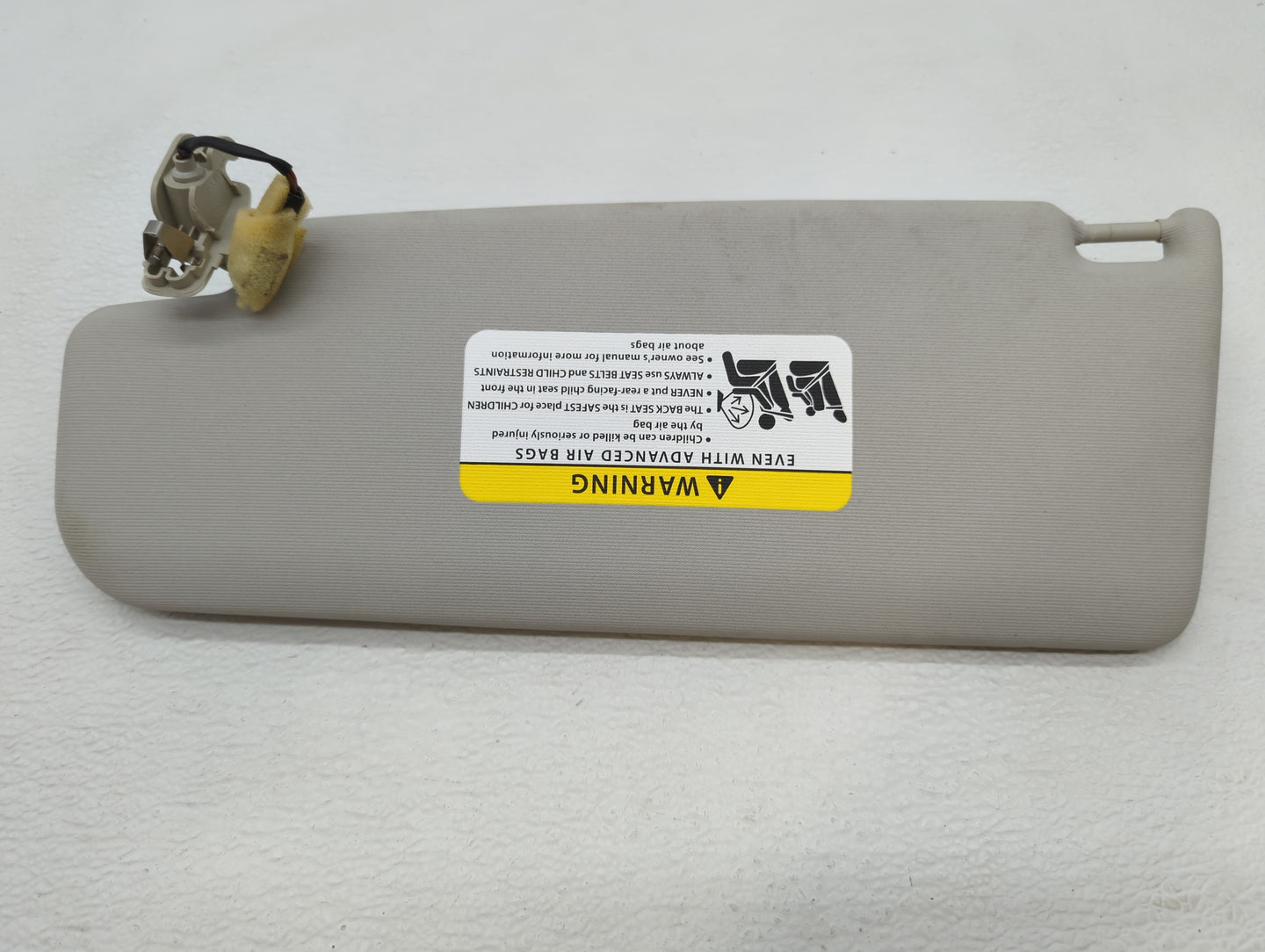 2018-2020 Nissan Rogue Sun Visor Shade Replacement Passenger Right Mirror Fits Fits 2018 2019 2020 OEM Used Auto Parts - Oem