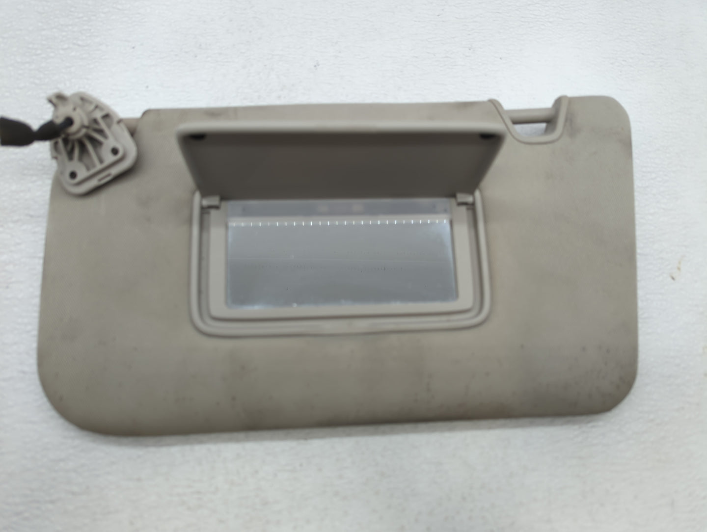 2018-2020 Nissan Rogue Sun Visor Shade Replacement Driver Left Mirror Fits Fits 2018 2019 2020 OEM Used Auto Parts - Oemused