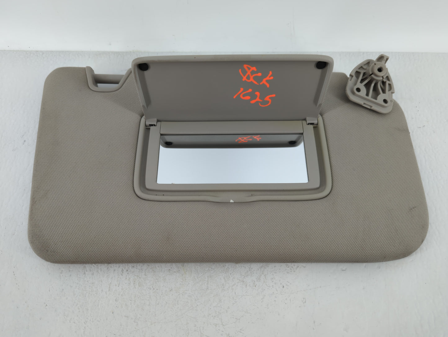 2018-2020 Nissan Rogue Sun Visor Shade Replacement Passenger Right Mirror Fits Fits 2018 2019 2020 OEM Used Auto Parts - Oem