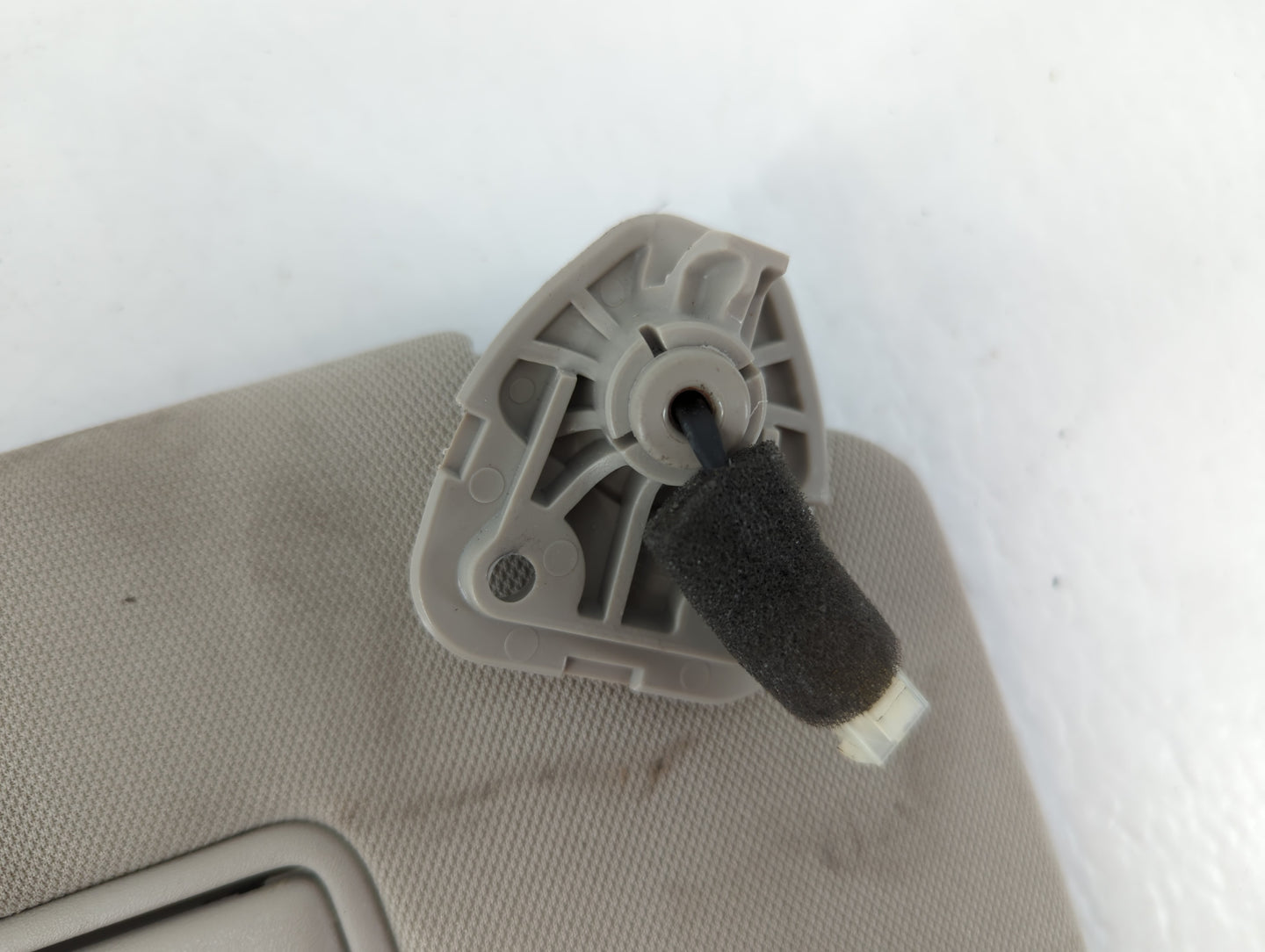 2018-2020 Nissan Rogue Sun Visor Shade Replacement Passenger Right Mirror Fits Fits 2018 2019 2020 OEM Used Auto Parts - Oem